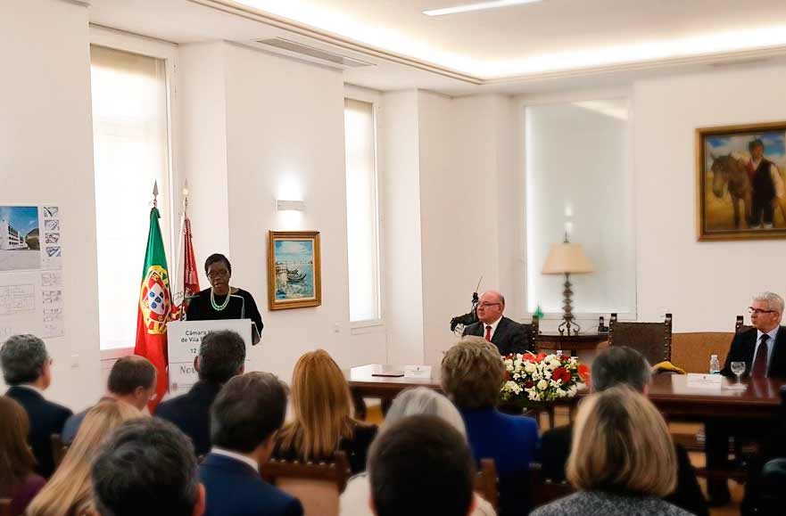 Ministra da Justiça, Francisca Van Dunem, na assinatura do protocolo para a construção do novo edifício do Tribunal de Vila Franca de Xira, 12 março 2018