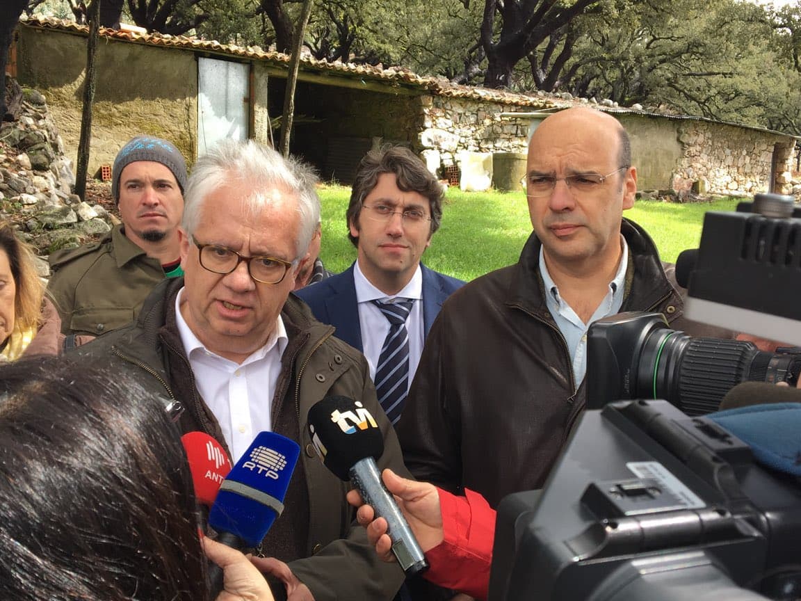 Ministro da Administração Interna, Eduardo Cabrita, e Ministro Adjunto, Pedro Siza Vieira, na visita à aldeia de Ferraria de São João,
Coimbra, 24 março 2018