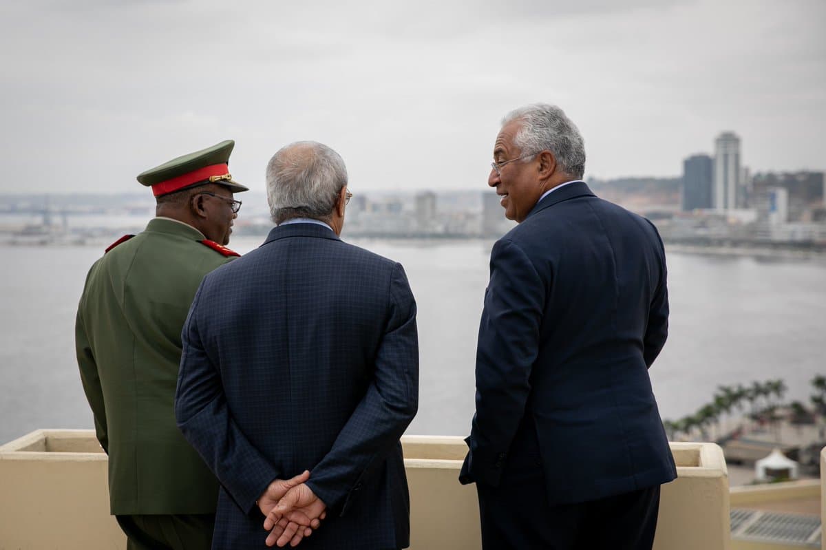 Primeiro-Ministro António Costa com o Ministro da Defesa de Angola, Salviano Sequeira, e o general Silvestre Francisco na visita ao Museu de História Militar, Luanda 17 setembro 2018