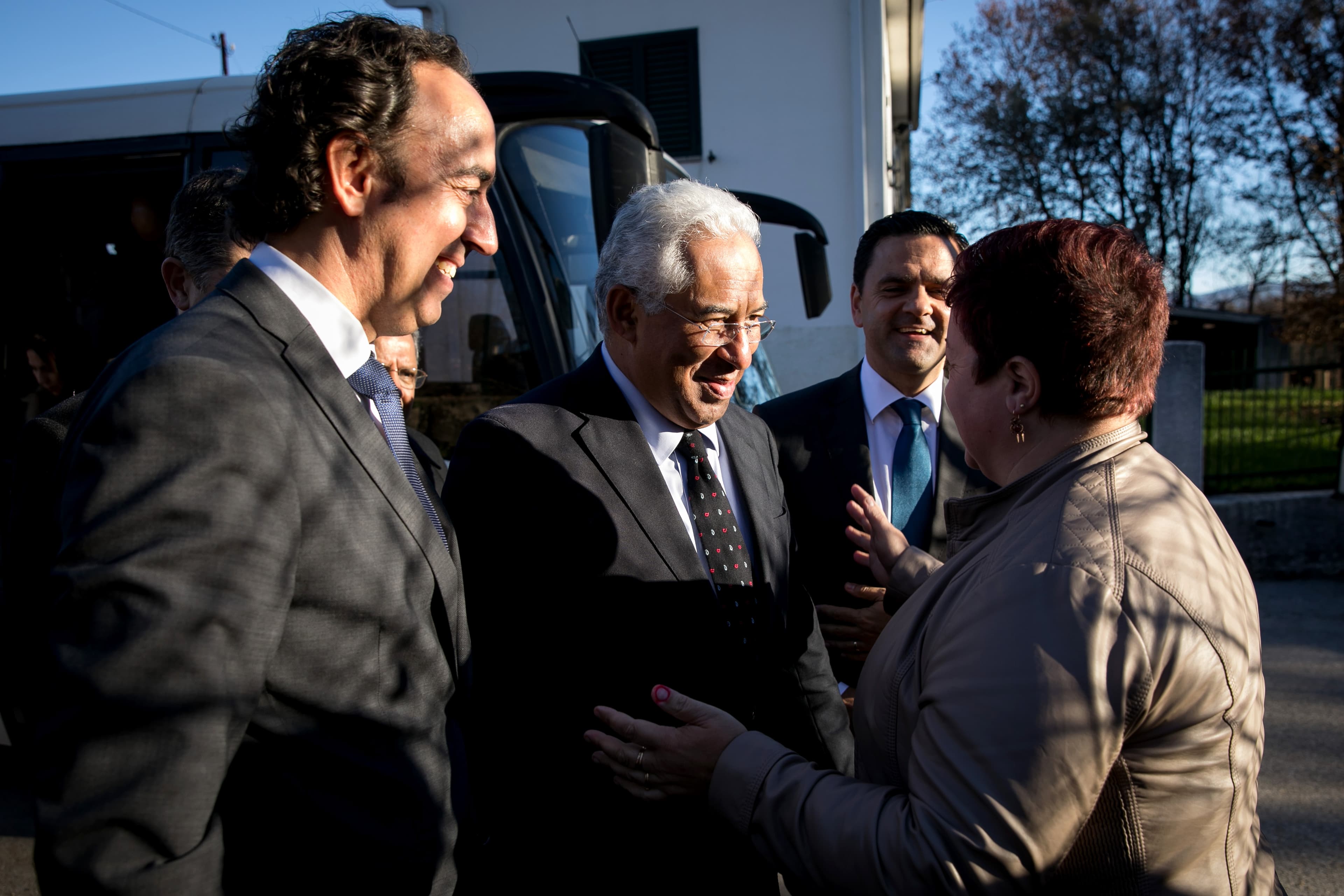 Primeiro-Ministro António Costa e Ministro do Planeamento e Infraestruturas, Pedro Marques, visitam casas destruídas pelos incêndios já em reconstrução, Vouzela, 14 novembro 2017 (foto: Paulo Vaz Henriques)