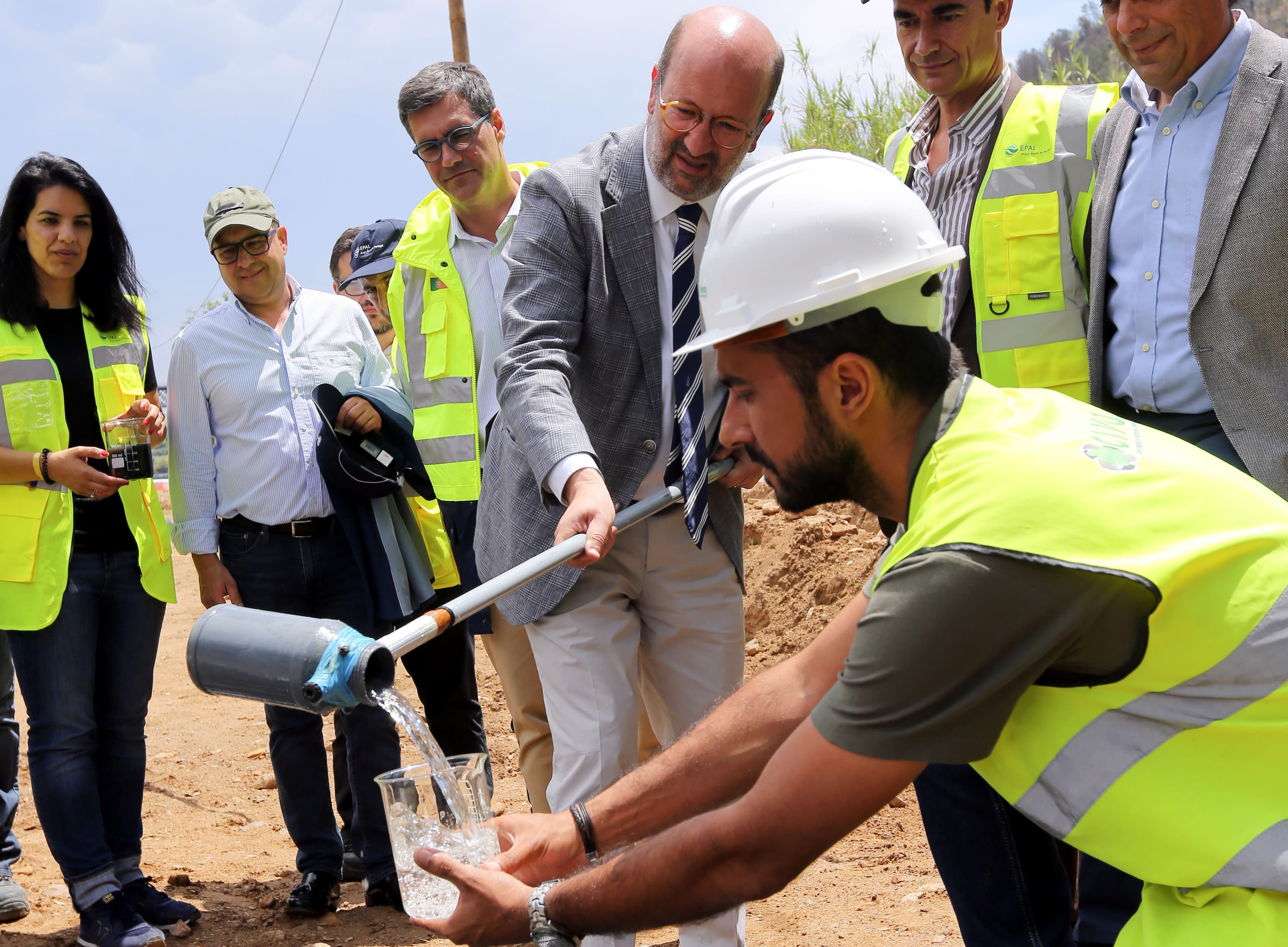 Ministro do Ambiente, Matos Fernandes, durante a visita à zona de intervenção de limpeza do fundo do rio Tejo, Vila Velha de Ródão, 21 junho 2018 (Foto: António José/Lusa)