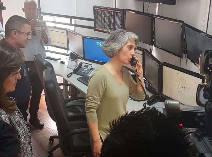 Secretária de Estado Adjunta e da Modernização Administrativa, Graça Fonseca, na demonstração do projeto «Sistema de contactos para idosos», Funchal, 17 abril 2018