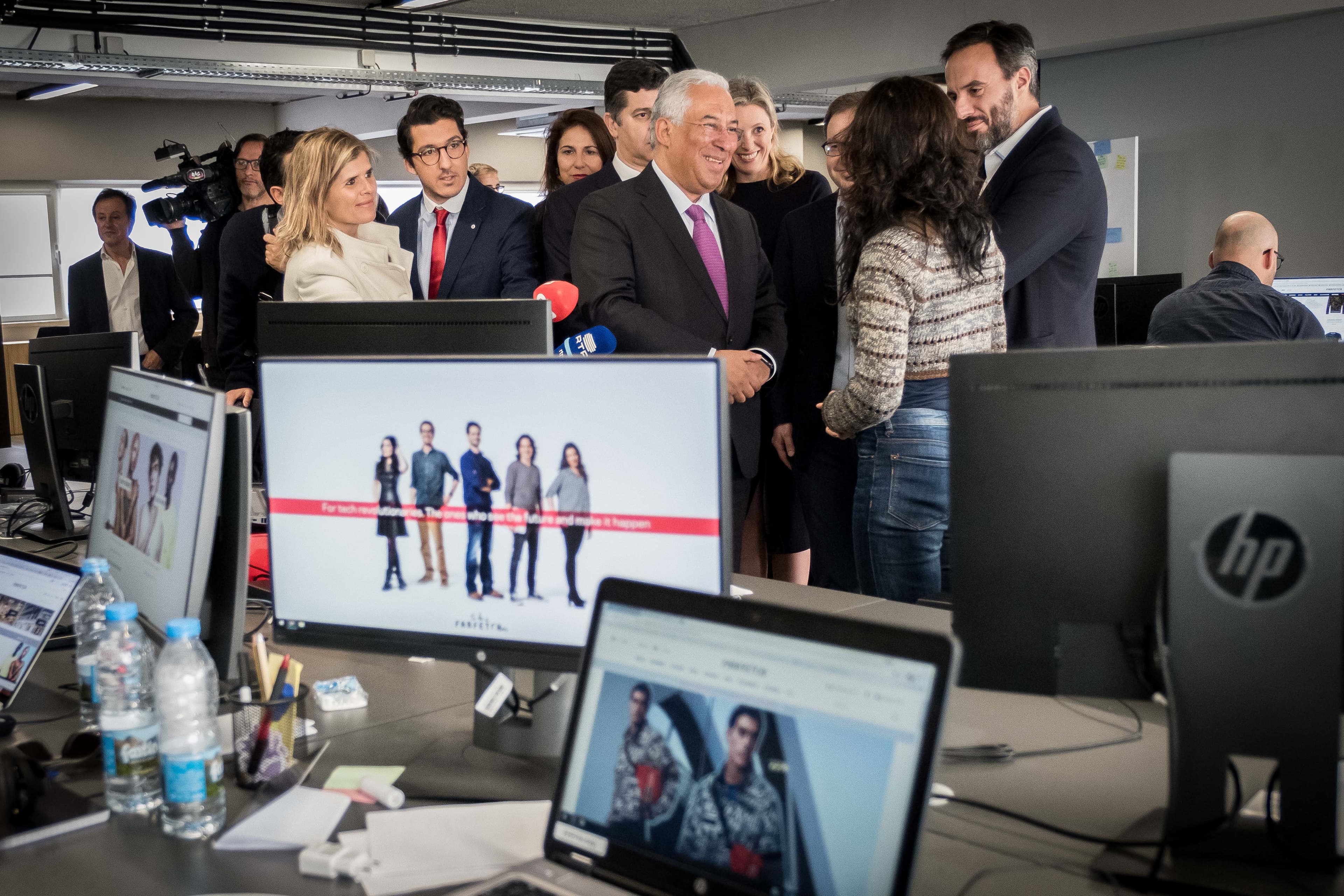 Primeiro-Ministro António Costa e Ministro da Economia, Manuel Caldeira Cabral, no lançamento do projeto de startups da empresa de venda de vestuário online Farfetch, Lisboa, 20 abril 2018 (Foto: Clara Azevedo)