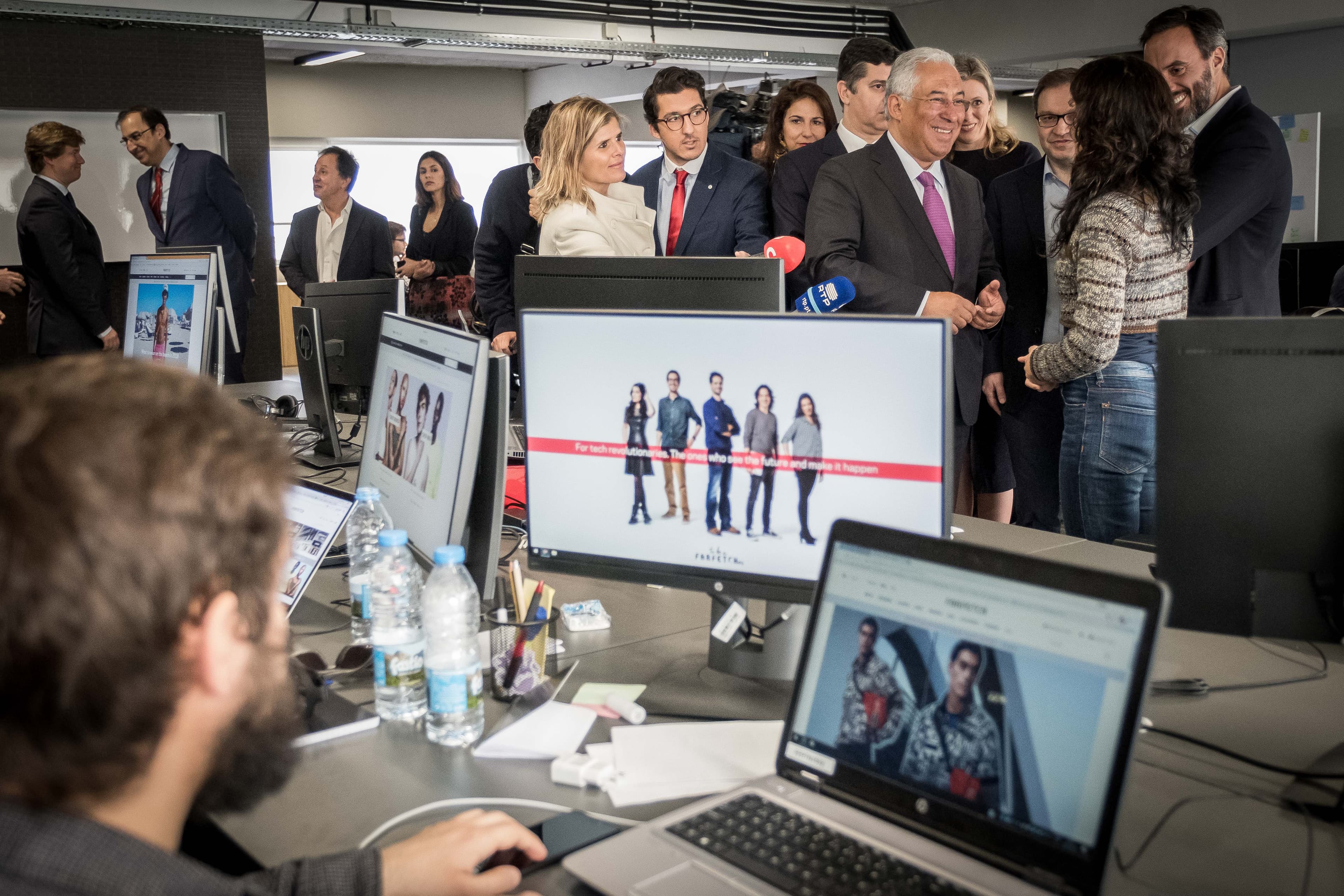 Primeiro-Ministro António Costa e Ministro da Economia, Manuel Caldeira Cabral, no lançamento do projeto de startups da empresa de venda de vestuário online Farfetch, Lisboa, 20 abril 2018 (Foto: Clara Azevedo)