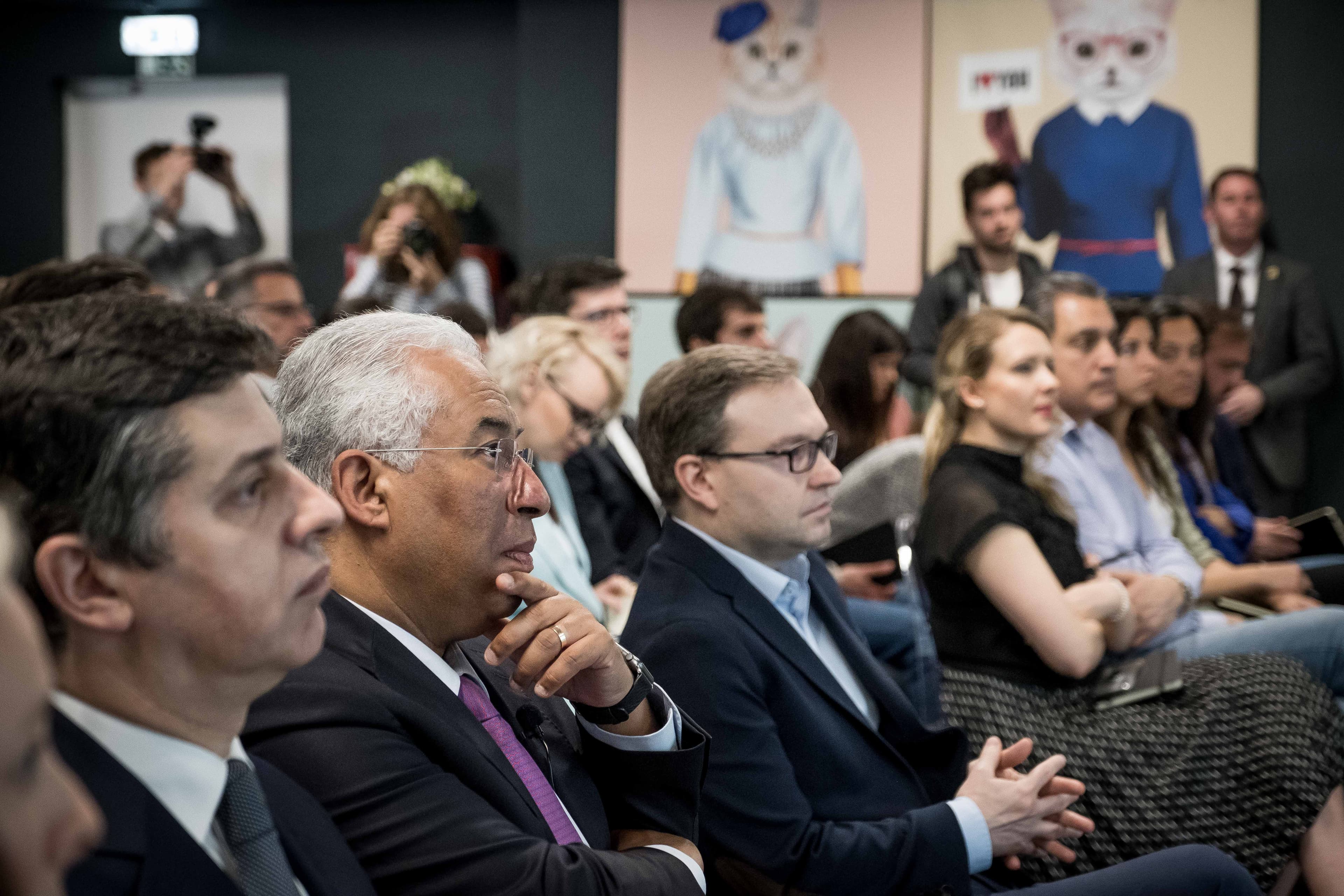 Primeiro-Ministro António Costa e Ministro da Economia, Manuel Caldeira Cabral, no lançamento do projeto de startups da empresa de venda de vestuário online Farfetch, Lisboa, 20 abril 2018 (Foto: Clara Azevedo)