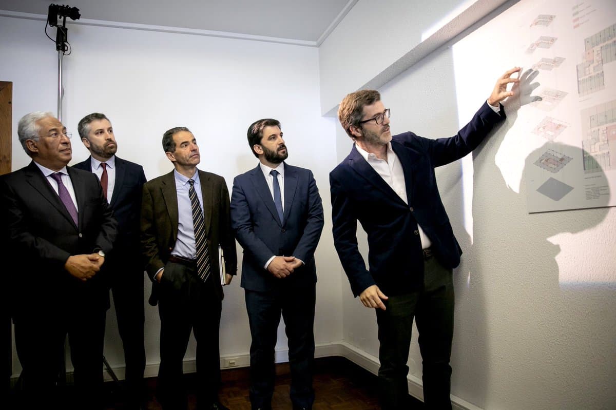 Primeiro-Ministro António Costa e Ministros Tiago Brandão Rodrigues, Manuel Heitor e Pedro Nuno Santos na apresentação da reconversão do antigo Ministério da Educação para residência universitária, Lisboa, 22 abril 2019 (Foto: Paulo Vaz Henriques)