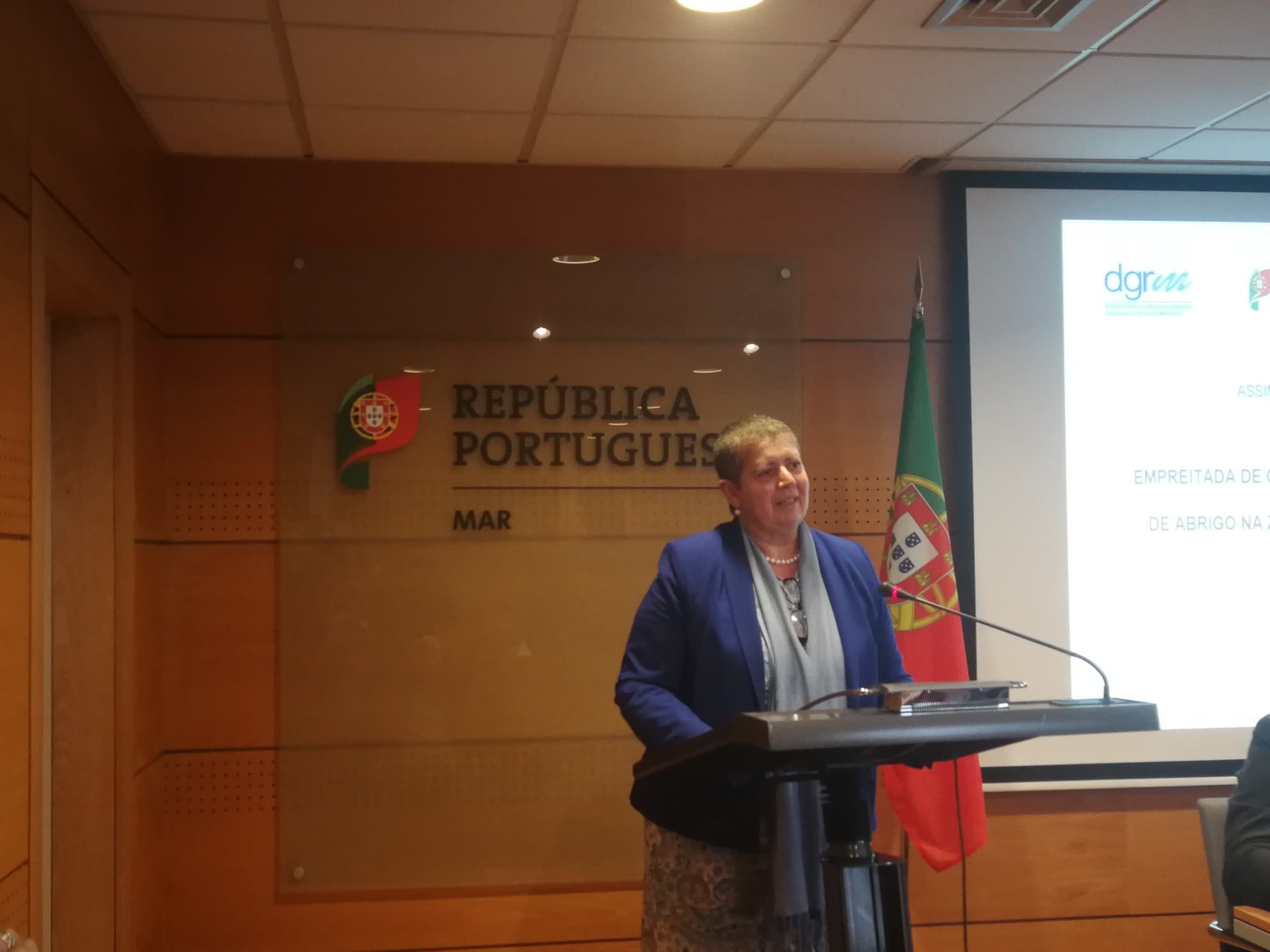 Ministra do Mar, Ana Paula Vitorino, na cerimónia que oficializou o contrato de empreitada do Portinho de Angeiras, Lisboa, 2 maio 2018