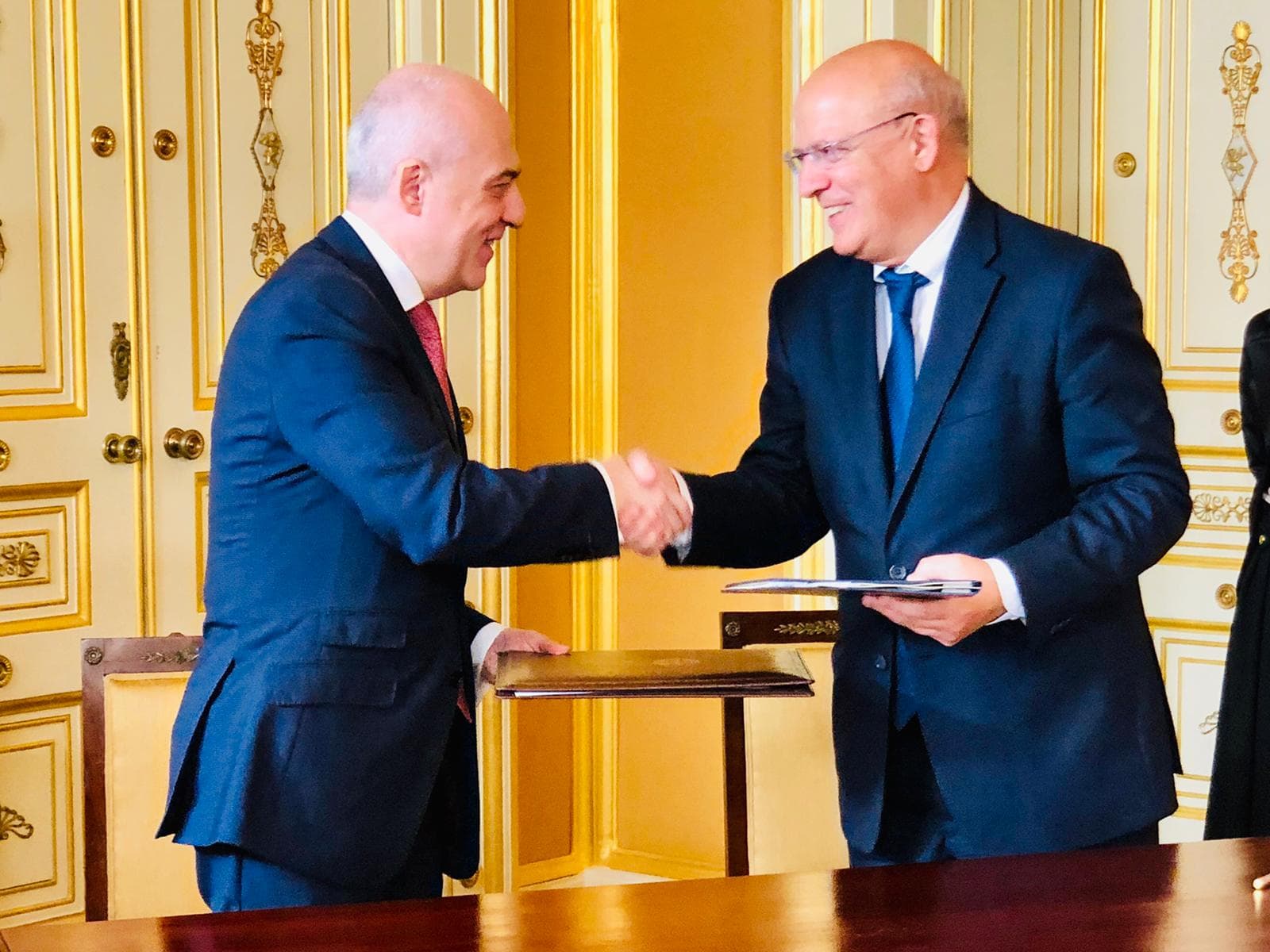 Ministro dos Negócios Estrangeiros, Augusto Santos Silva, e Ministro dos Negócios Estrangeiros da Geórgia, David Zalkaliani, na assinatura dos acordos de cooperação, Lisboa, 22 abril 2019