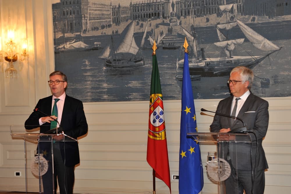 Ministro da Administração Interna, Eduardo Cabrita, e o Comissário europeu para Segurança, Julian King, fazem declaração à imprensa, Lisboa, 7 novembro 2017