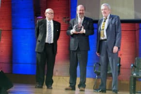 Ministro do Ambiente e da Transição Energética, João Pedro Matos Fernandes, recebe o Troféu das Energias Renováveis, Paris, 6 fevereiro 2019