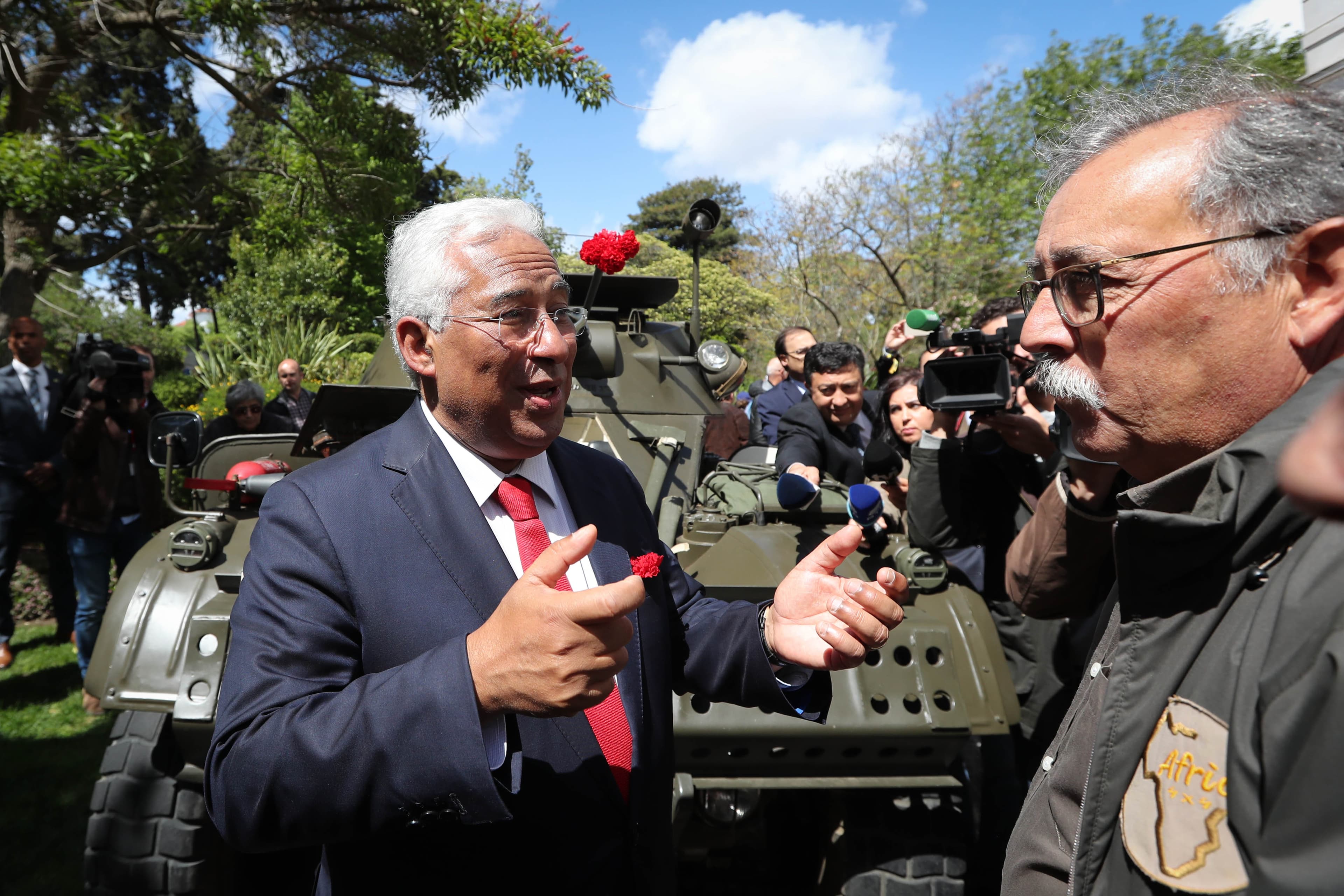 Primeiro-Ministro António Costa durante as comemorações do 45.º aniversário do 25 de Abril nos jardins do Palácio de São Bento, Lisboa, 25 abril 2019 (Foto: António Cotrim/Lusa)