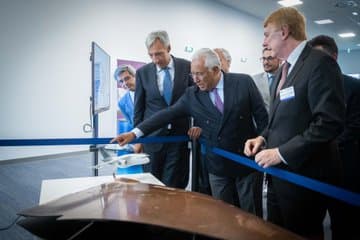 Primeiro-Ministro António Costa, Ministro da Defesa Nacional, Gomes Cravinho, e Jackson Scheider, da Embraer, na assinatura do contrato para compra de cinco aviões de transporte, Évora, 22 agosto 2019 (foto: Clara Azevedo)