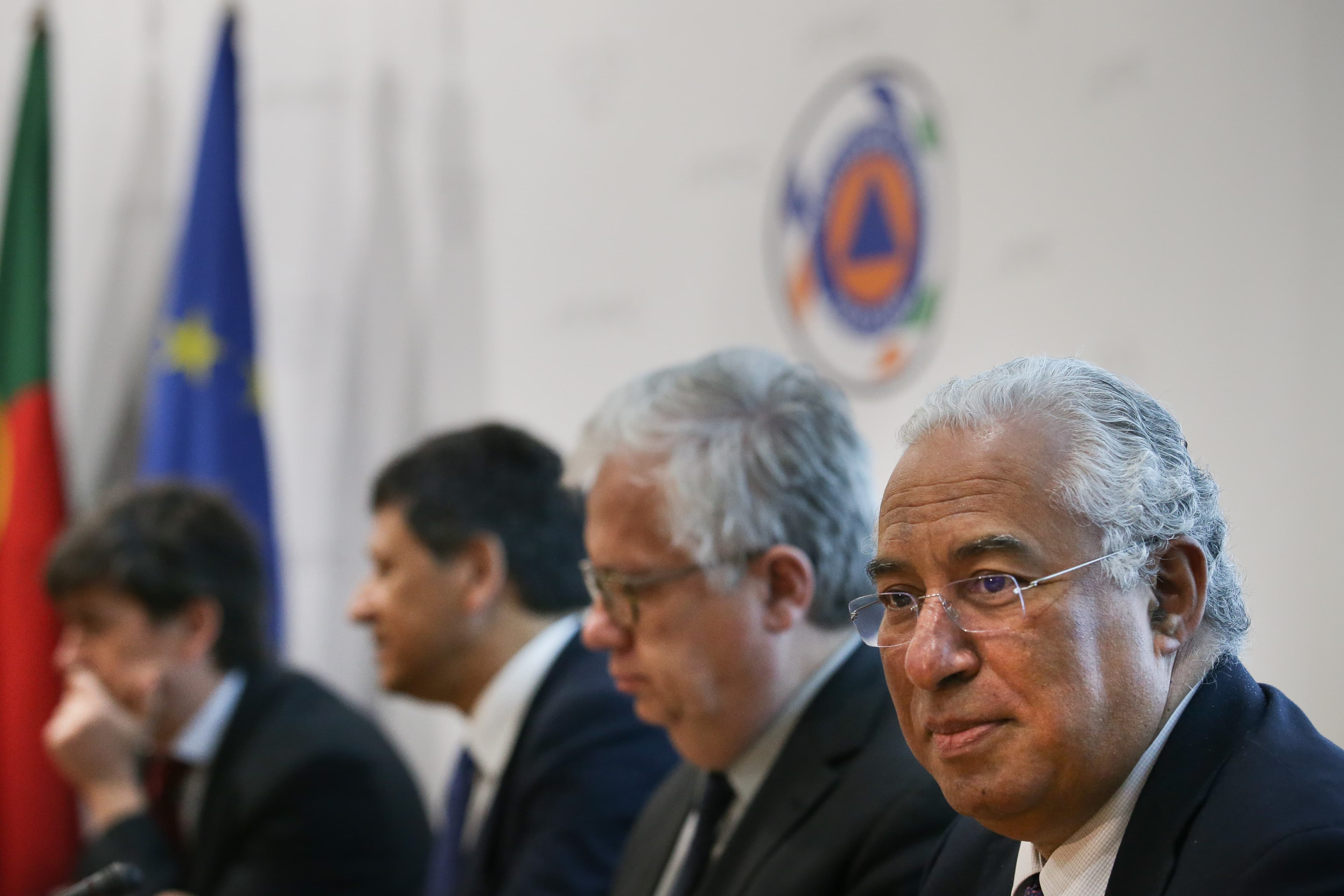 Primeiro-Ministro António Costa e Ministro da Administração Interna, Eduardo Cabrita, na Autoridade Nacional de Proteção Civil, Oeiras, 13 abril 2018 (foto: Mário Cruz/Lusa)