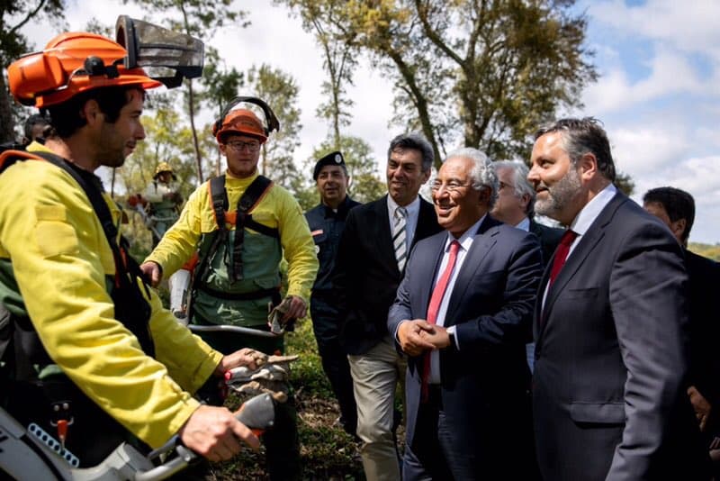 Primeiro-Ministro António Costa com equipas de sapadores florestais que procedem à limpeza de matos na Serra de Monchique, 1 junho 2018