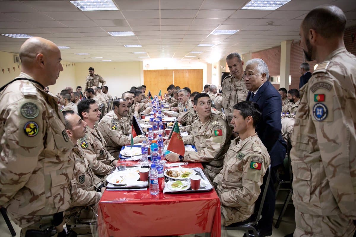 Primeiro-Ministro António Costa com militares portugueses no Afeganistão, 16 novembro 2018
