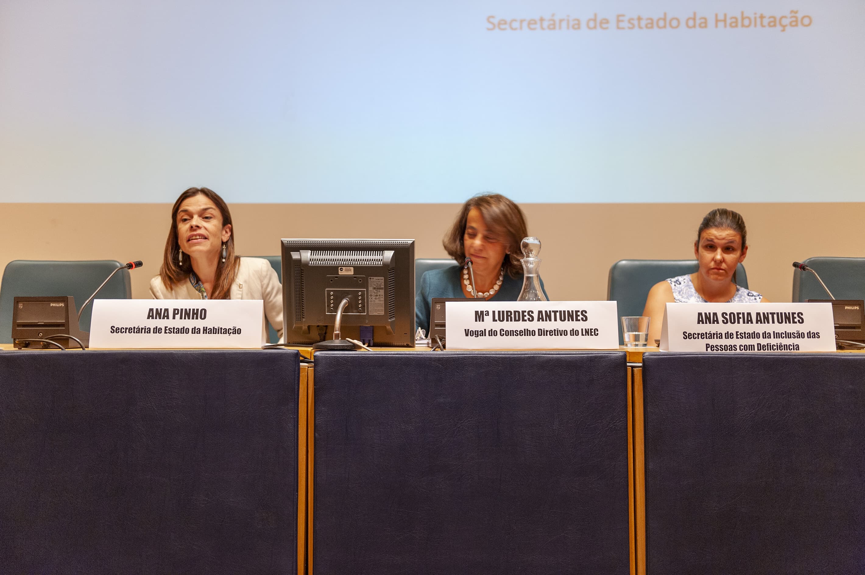Secretárias de Estado da Habitação e da Inclusão das Pessoas com Deficiência num seminário sobre a nova lei para a reabilitação urbana, Lisboa, 17 setembro 2019 (Foto: João Bica)