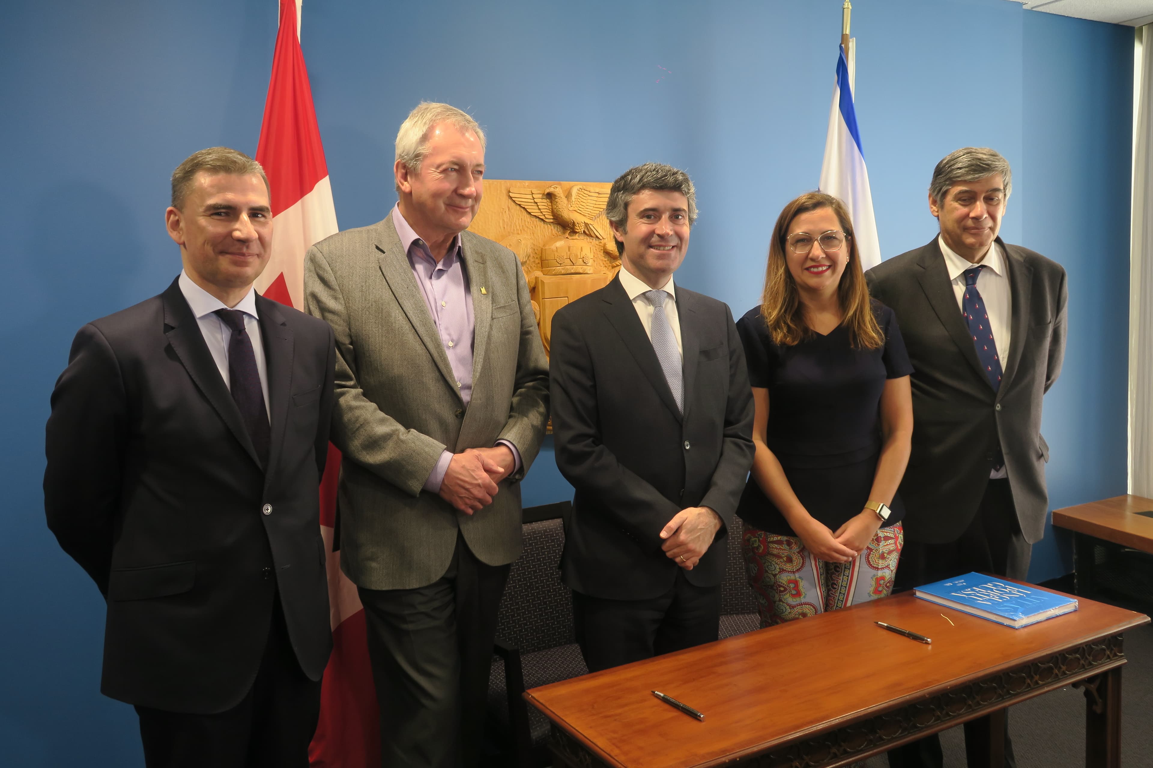 Secretário de Estado das Comunidades Portuguesas assina acordo com edilidade de Toronto, Canadá, maio de 2019 (DR)
