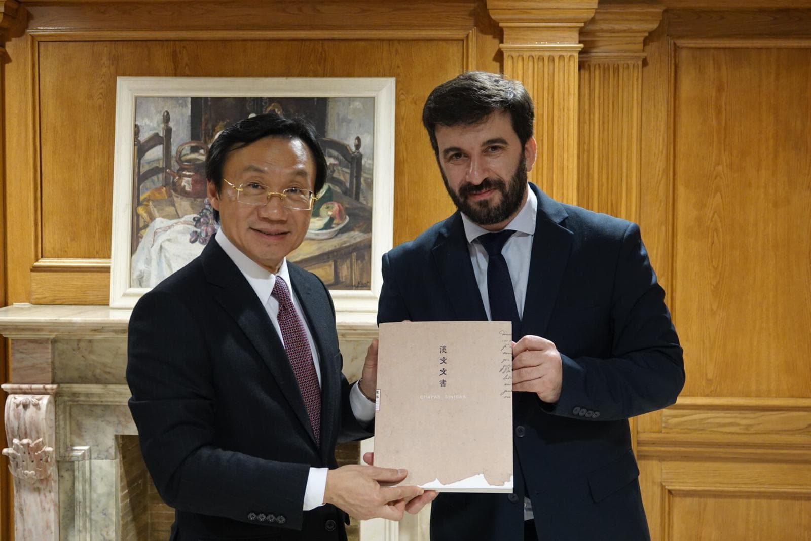 Ministro da Educação, Tiago Brandão Rodrigues, e o Secretário dos Assuntos Sociais e Cultura da Região Administrativa Especial de Macau, Alexis Tam, Lisboa, 11 fevereiro 2019