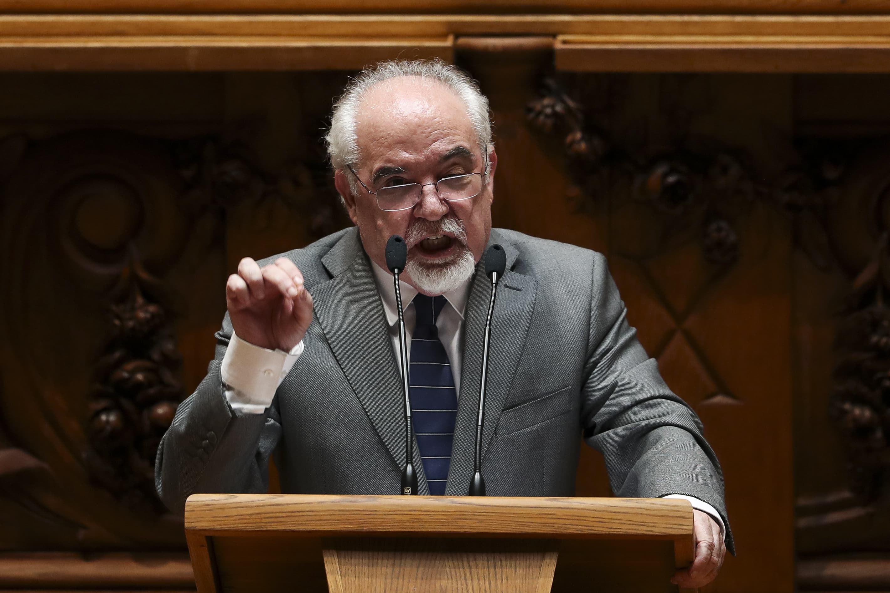 Ministro do Trabalho, Solidariedade e Segurança Social, Vieira da Silva, no debate do estado da Nação, Assembleia da República, 10 julho 2019 (foto: Manuel de Almeida/Lusa)