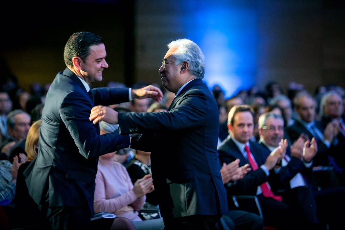 Primeiro-Ministro António Costa felicita o Ministro do Planeamento e Infraestruturas, Pedro Marques, pela negociação da reprogramação do Portugal 2020, Lisboa, 7 dezembro 2018 (foto: Paulo Vaz Henriques)