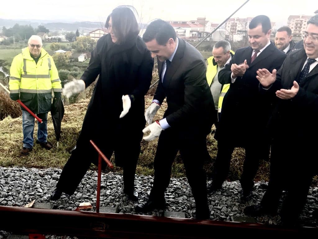 Ministro do Planeamento e das Infraestruturas, Pedro Marques, e comissária dos Transportes da União europeia, Violeta Bulc, na cerimónia de início da obra de reabilitação da linha ferroviária Covilhã-Guarda, Covilhã, 5 março 2018