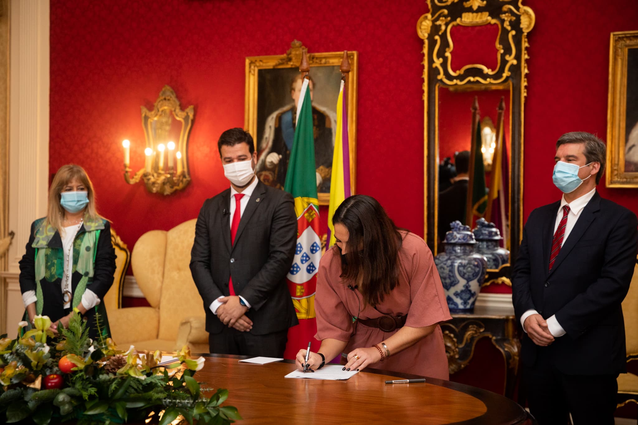 Secretária de Estado da Habitação, Marina Gonçalves, na assinatura do Acordo de Colaboração no âmbito do Programa 1.º Direito, Funchal, 12 dezembro 2020 (Foto: Câmara Municipal do Funchal)