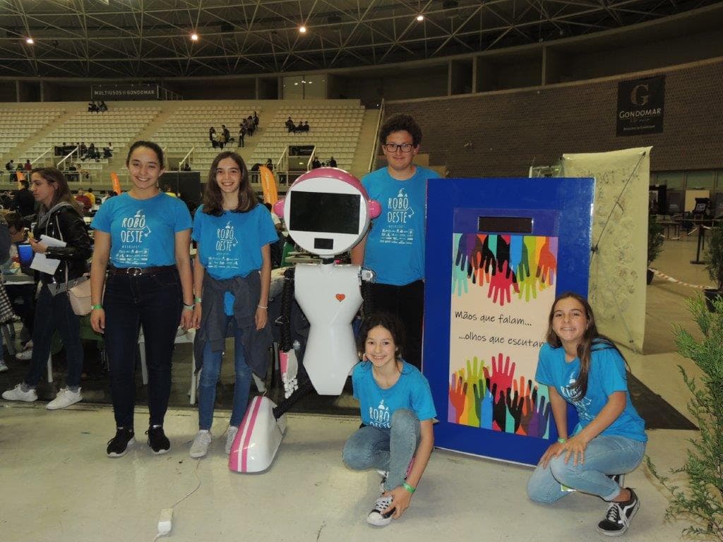 Alunos do Clube de Robótica de Torres Vedras no «Robô Oeste» em Janeiro 2020