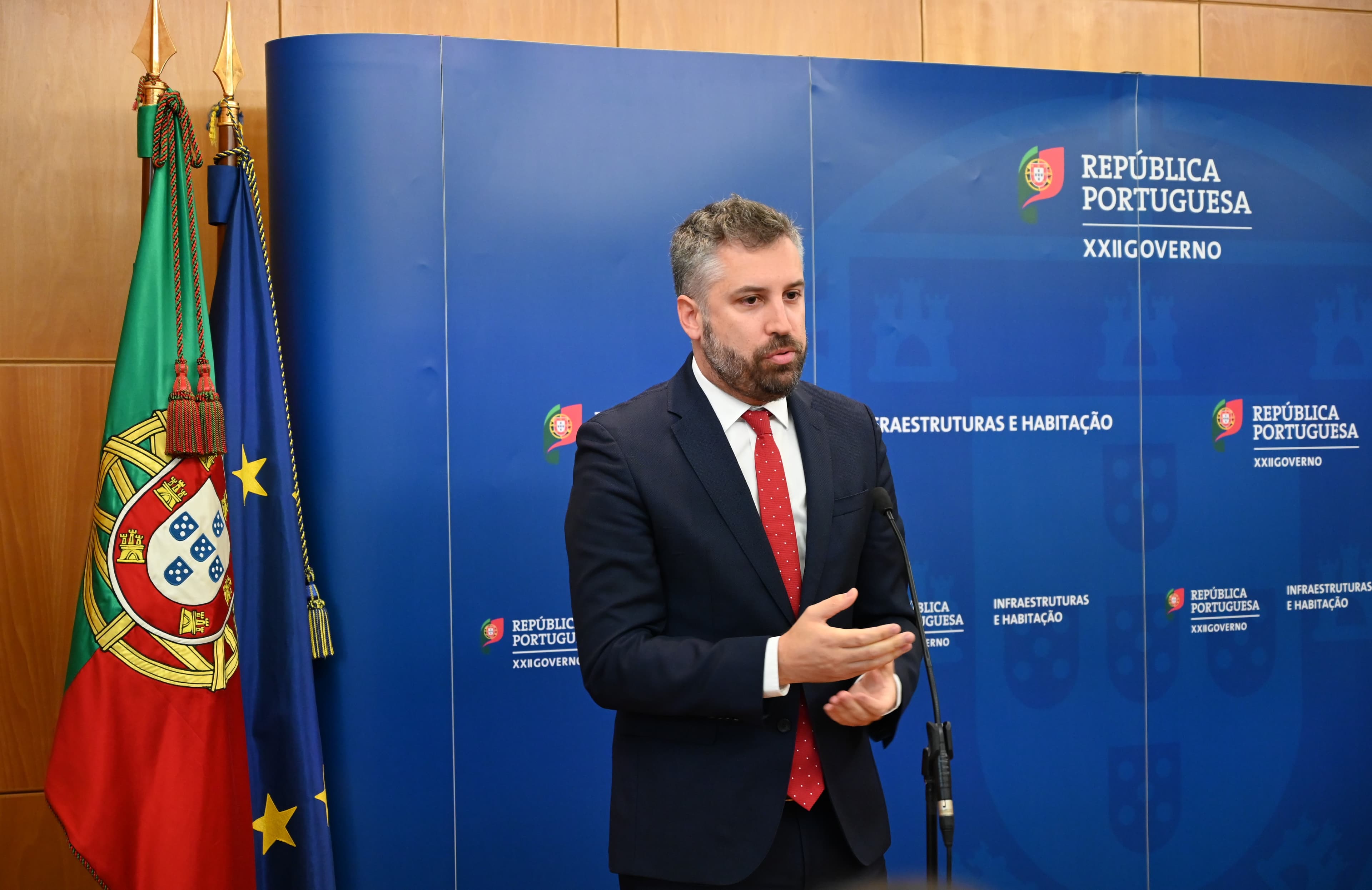 Ministro das Infraestruturas e da Habitação, Pedro Nuno Santos, na assinatura do acordo-quadro de cargas e descargas, Lisboa, 6 dezembro 2019