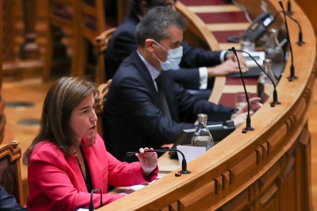 Ministra do Trabalho, Solidariedade e Segurança Social, Ana Mendes Godinho, na audição das comissões Orçamento e Finanças e de Trabalho e Segurança Social, Assembleia da República 26 outubro 2020 (foto: Manuel de Almeida/Lusa)