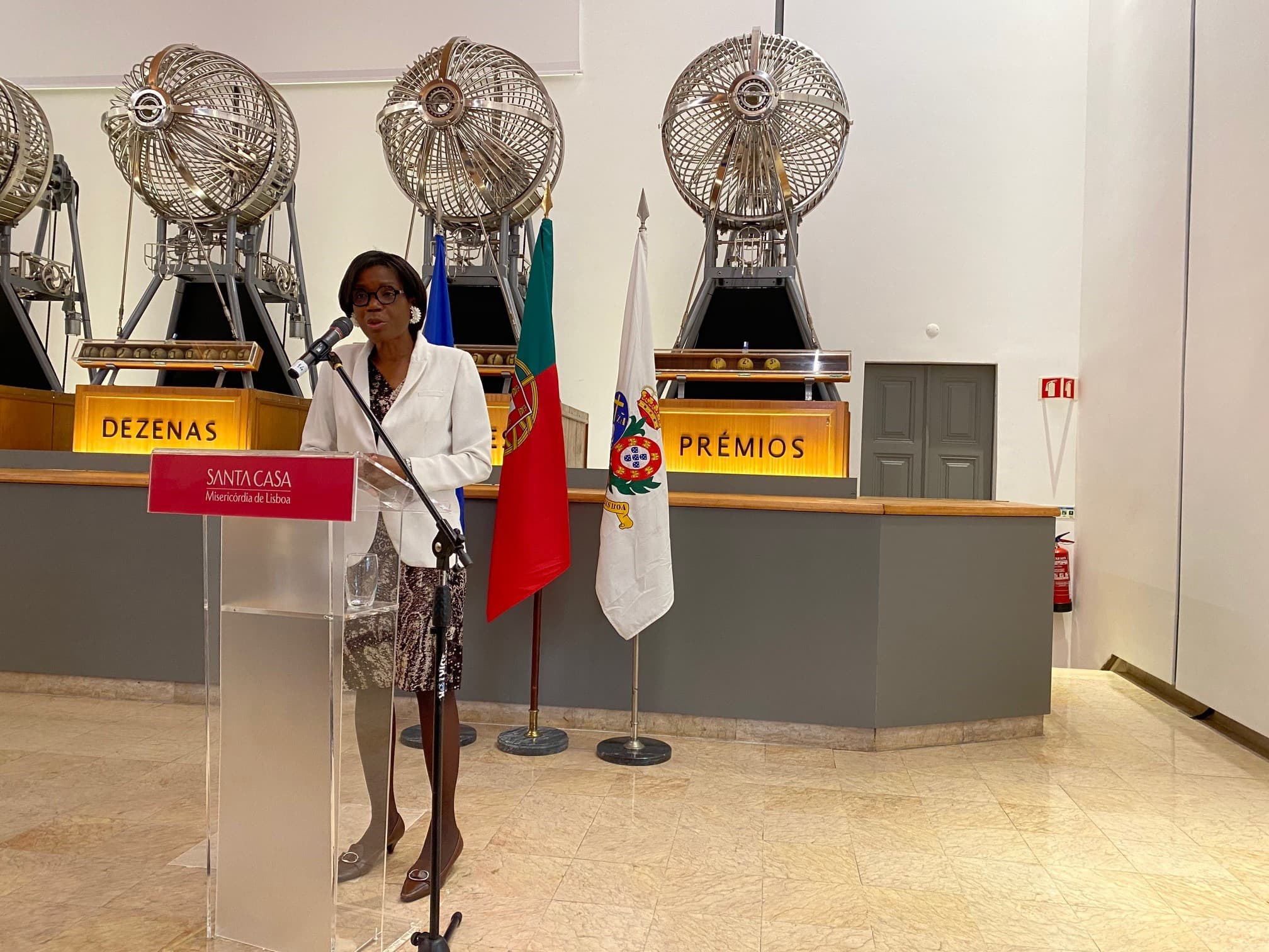 Ministra da Justiça, Francisca Van Dunem, na assinatura de protocolo com a Santa Casa para a criação de uma casa de autonomia em Lisboa, 24 março 2021
