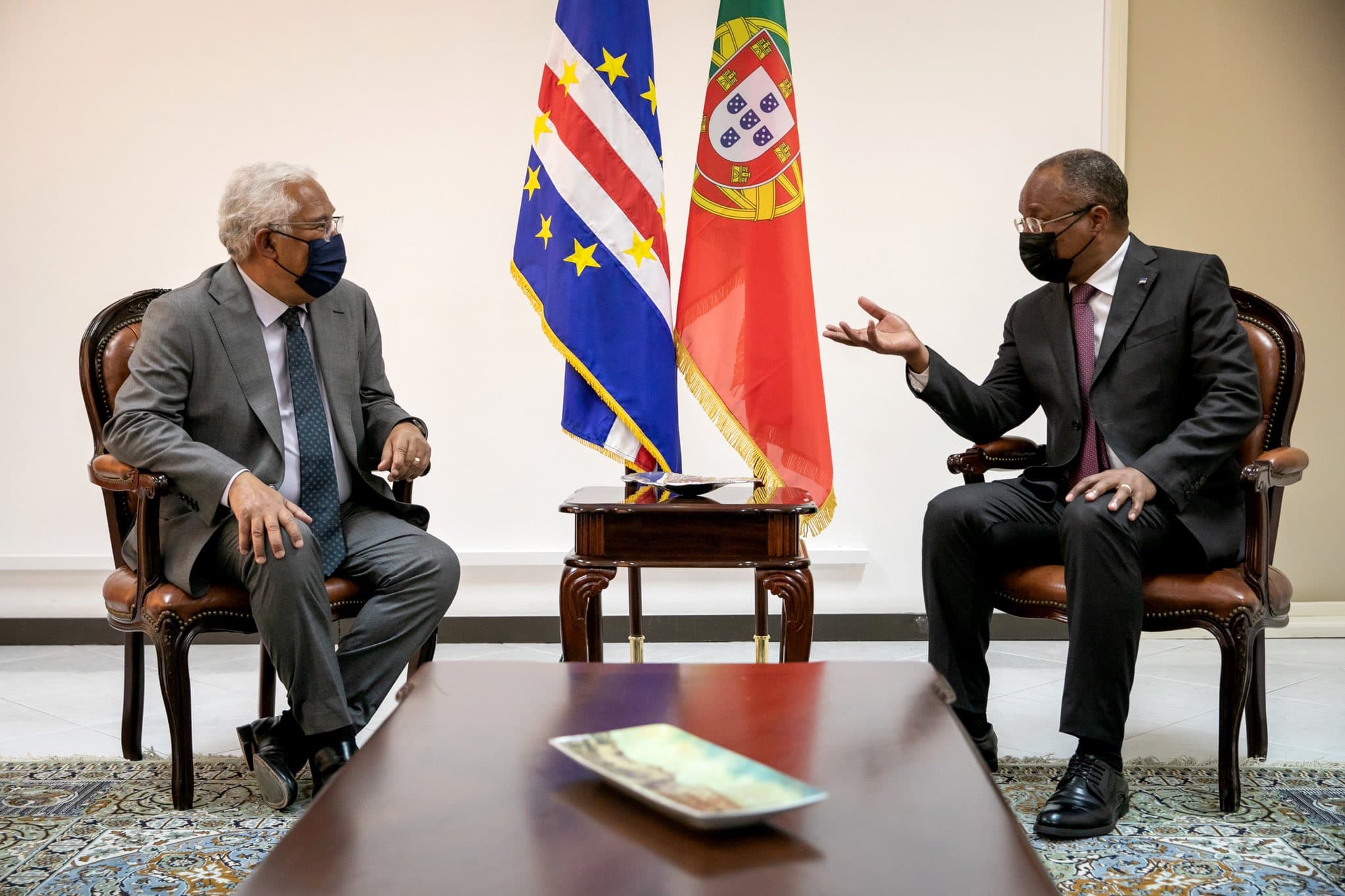 Prime Minister António Costa and the Prime Minister of Cape Verde, Ulisses Correia e Silva, at the personal meeting of the 6th Portugal-Cape Verde summit, Praia, 7 March 2022