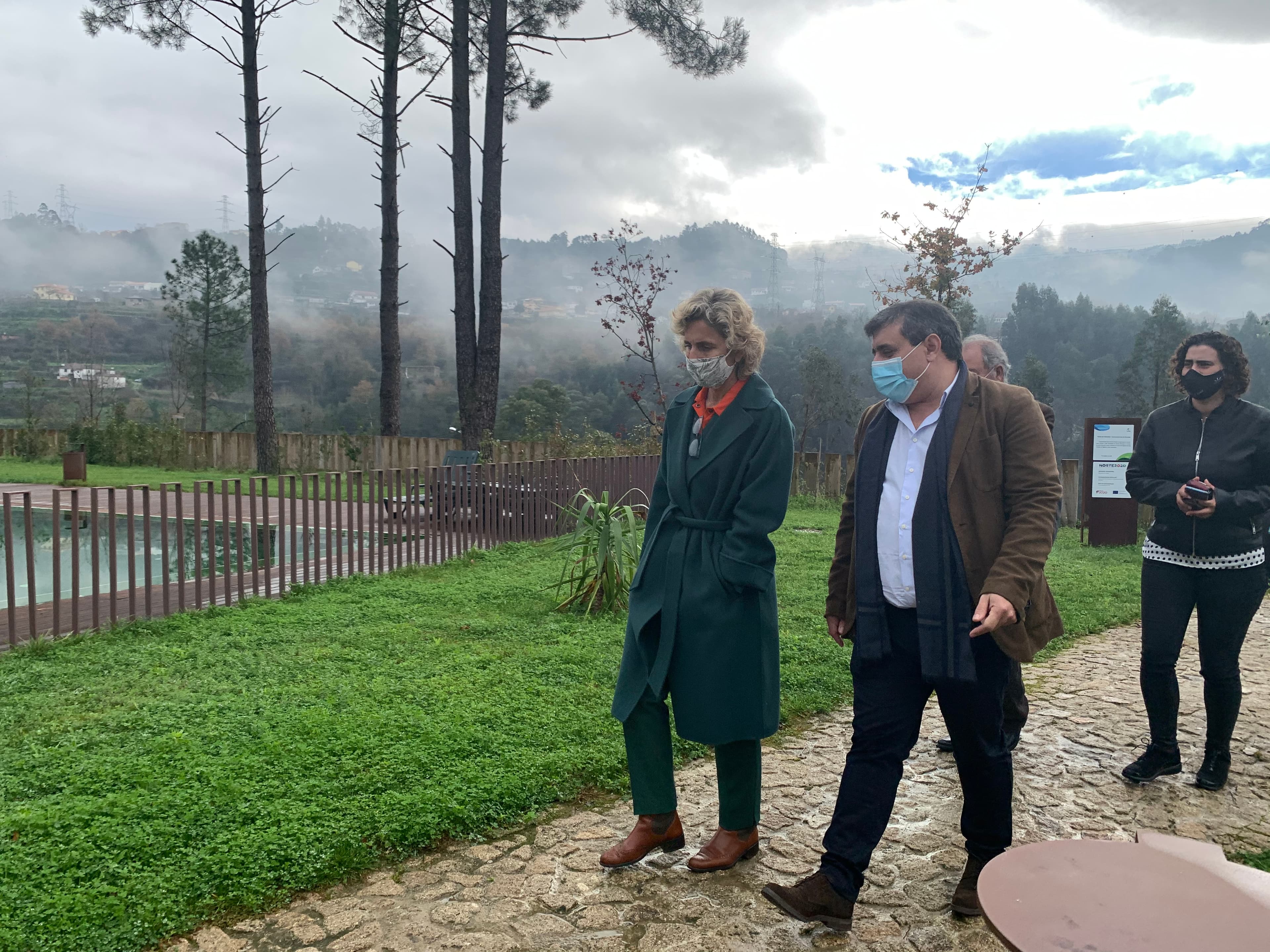Ministra da Coesão Territorial, Ana Abrunhosa, durante a visita a Cinfães para conhecer os projetos desenvolvidos com o apoio de fundos comunitários, 21 dezembro 2020