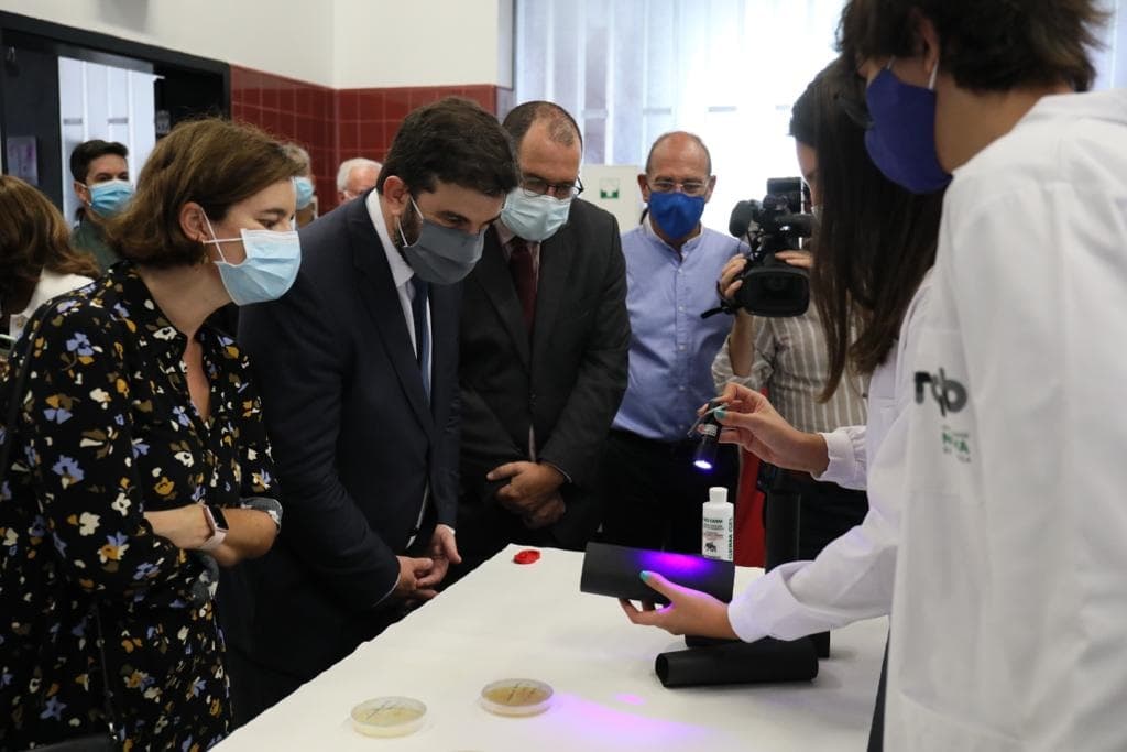 Ministra de Estado e da Presidência, Mariana Vieira da Silva, e Ministro da Educação, Tiago Brandão Rodrigues, no lançamento da fase II dos Clubes Ciência Viva na Escola, Oeiras, 20 outubro 2021 (Foto: João Bica)