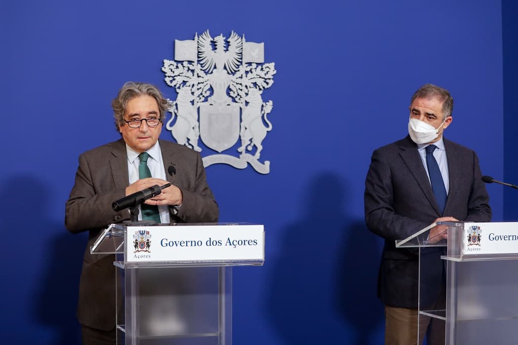 Ministro do Mar, Ricardo Serrão Santos, e presidente do Governo Regional dos Açores, José Manuel Bolieiro, Ponta Delgada, 5 de fevereiro de 2022
