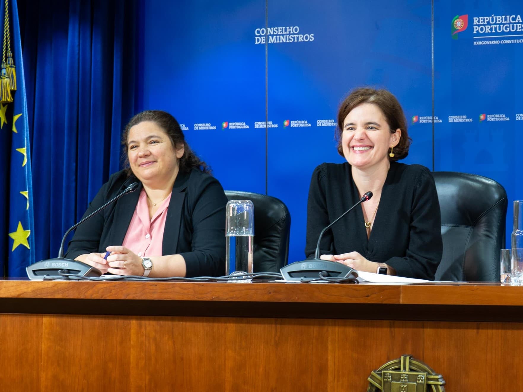 Ministras de Estado e da Presidência, Mariana Vieira da Silva, e da Modernização do Estado e da Administração Pública, Alexandra Leitão, na conferência de imprensa do Conselho de Ministros, Lisboa 5 março 2020 (foto: João Bica)
