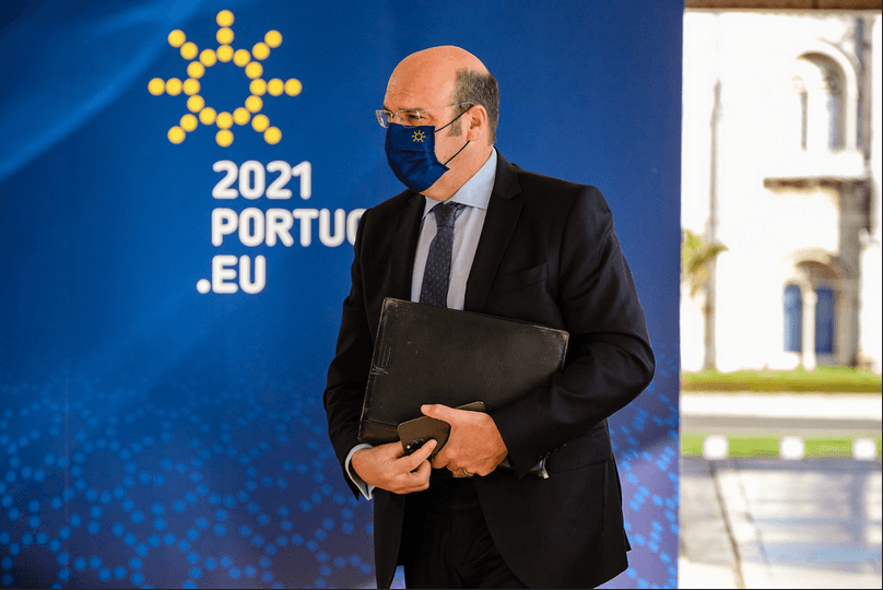 Ministro de Estado, da Economia e da Transição Digital, Pedro Siza Vieira, à chegada para a abertura da Cimeira Europeia do Consumidor, Lisboa, 13 março 2021 (foto: PPUE)