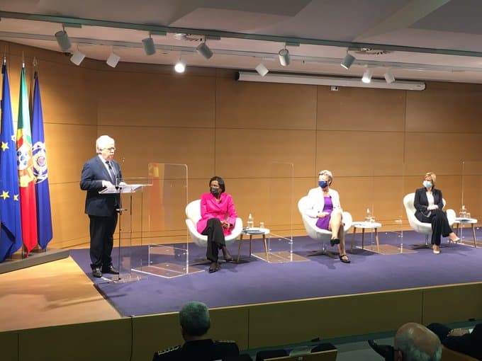 Ministro da Administração Interna, Eduardo Cabrita, e Ministra da Justiça, Francisca Van Dunem, na apresentação da edição de 2021 do Relatório de Avaliação da Ameaça do Crime Grave e Organizado na UE (SOCTA) da Europol, Lisboa, 12 abril 2021