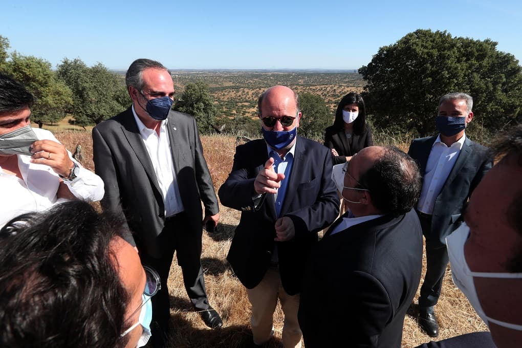 Ministro do Ambiente e da Ação Climática após assinatura de protocolo no âmbito da gestão de habitats e espécies ameaçadas e melhoria das condições de visitação no perímetro florestal da Contenda, Moura, 21 maio 2021. (Foto: Nuno Veiga/Lusa)