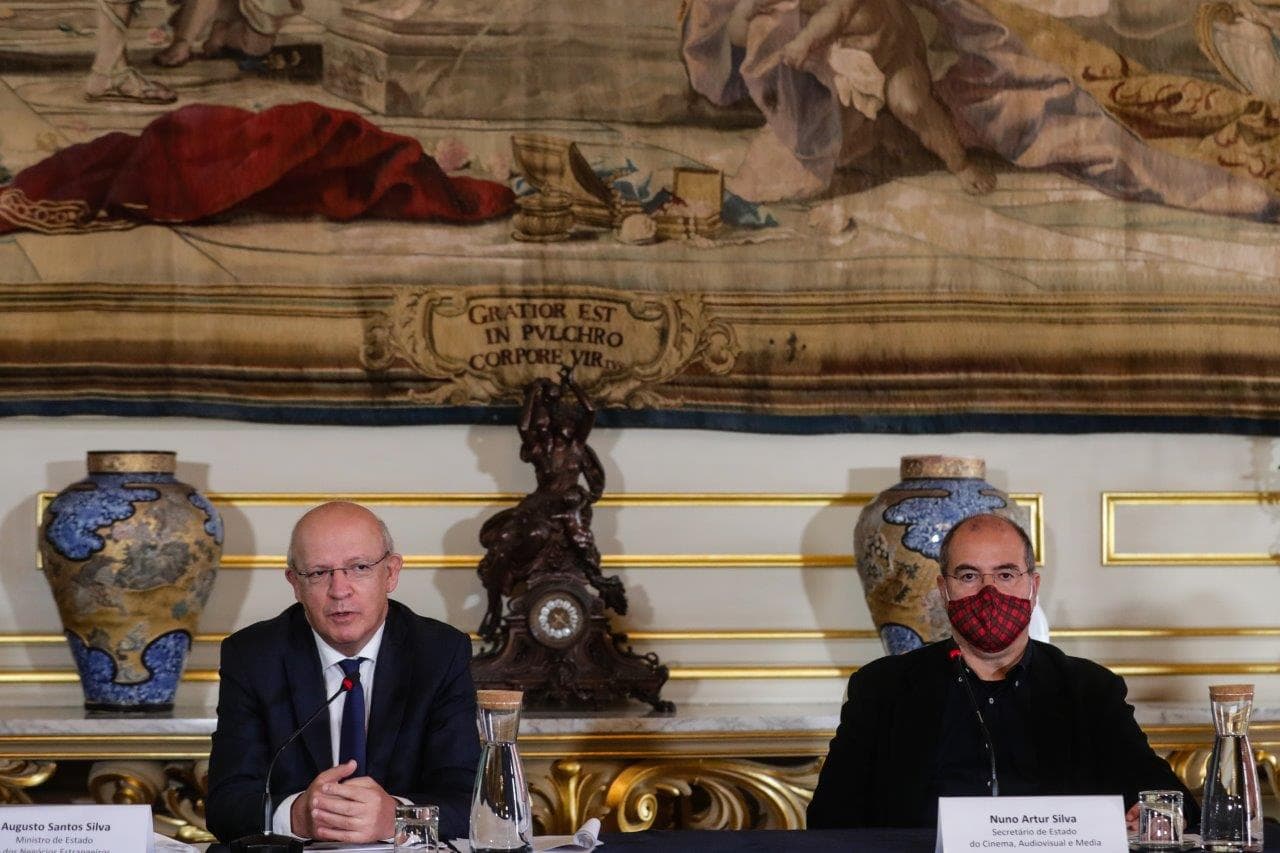 Ministro de Estado e dos Negócios Estrangeiros, Santos Silva, e Secretário de Estado Nuno Artur Silva, na apresentação das comemorações do Dia da Língua Portuguesa, Lisboa, 26 abril 2021 (foto: Tiago Petinga/Lusa)