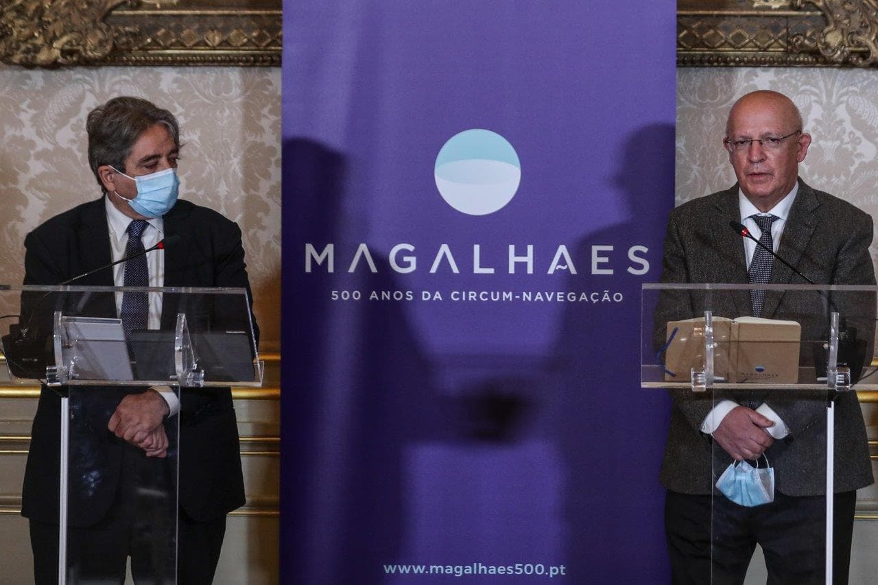 Ministro de Estado e dos Negócios Estrangeiros, Augusto Santos Silva, e do Mar, Ricardo Serrão Santos, na conferência de imprensa sobre as Comemorações do V Centenário da Circum-Navegação, Lisboa, 24 novembro 2021 (foto: António Cotrim/Lusa)