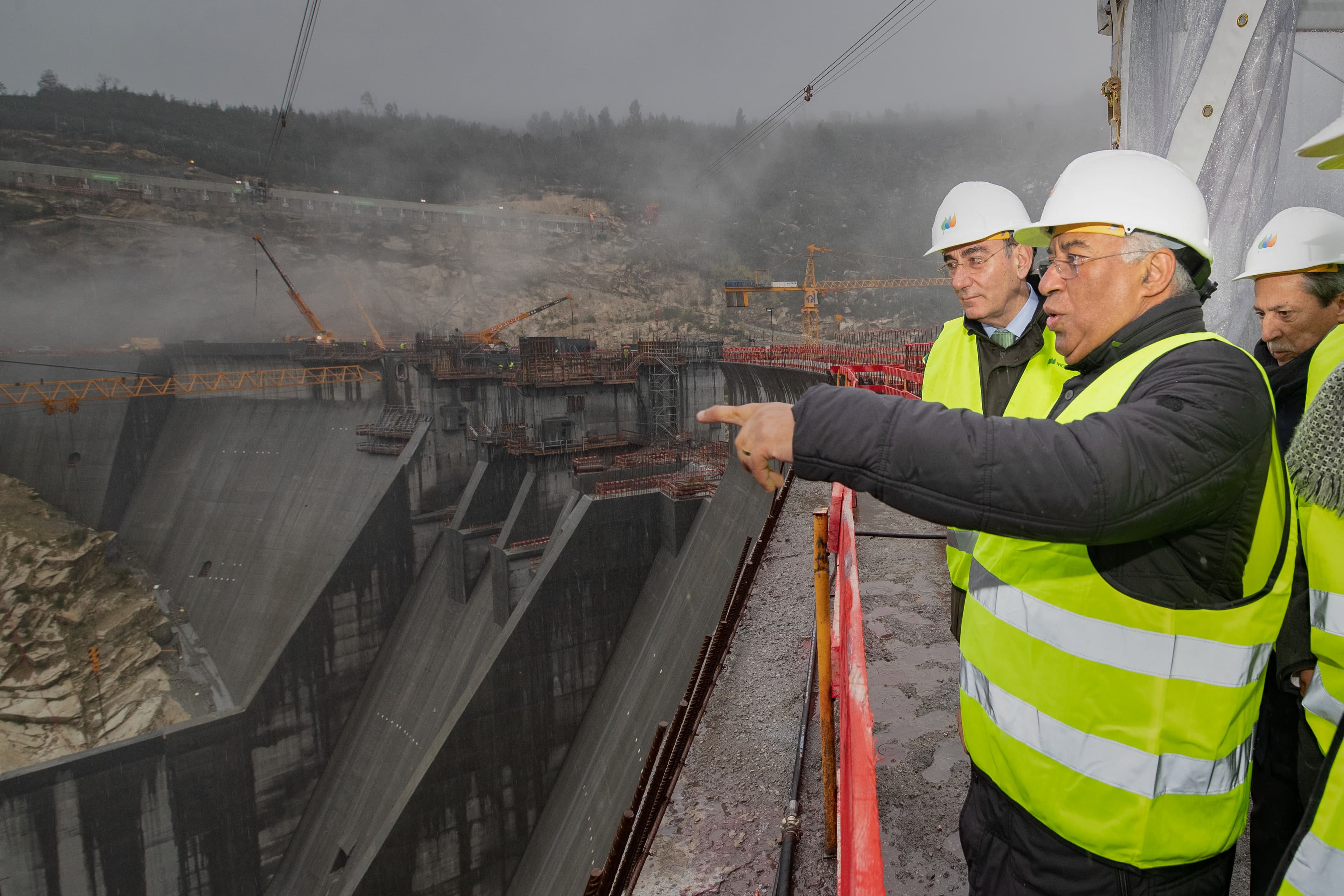 Primeiro-Ministro António Costa durante a visita às obras do complexo hidroelétrico de armazenamento de energia do Tâmega, Ribeira de Pena, Vila Real, 28 janeiro 2020 (Foto: Pedro Sarmento Costa/Lusa)