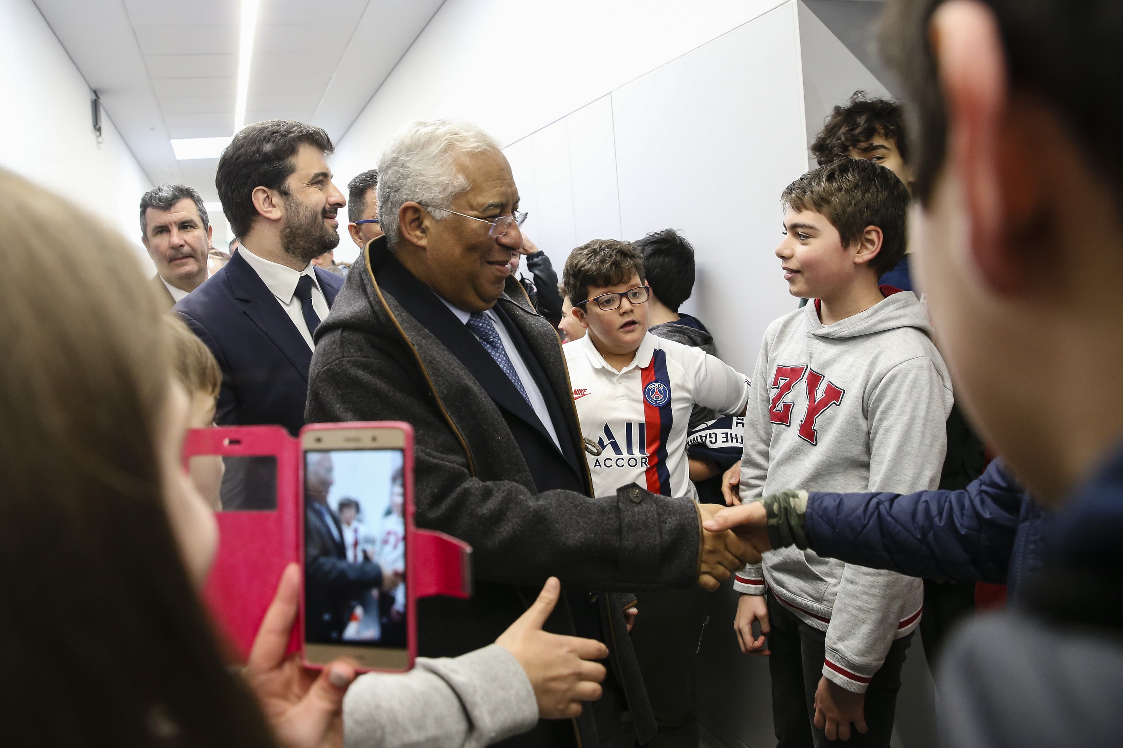 Primeiro-Ministro António Costa e Ministro da Educação, Tiago Brandão Rodrigues, na inauguração da requalificação da escola Carlos Teixeira, Fafe, 6 janeiro 2020 (Foto: José Coelho/Lusa)