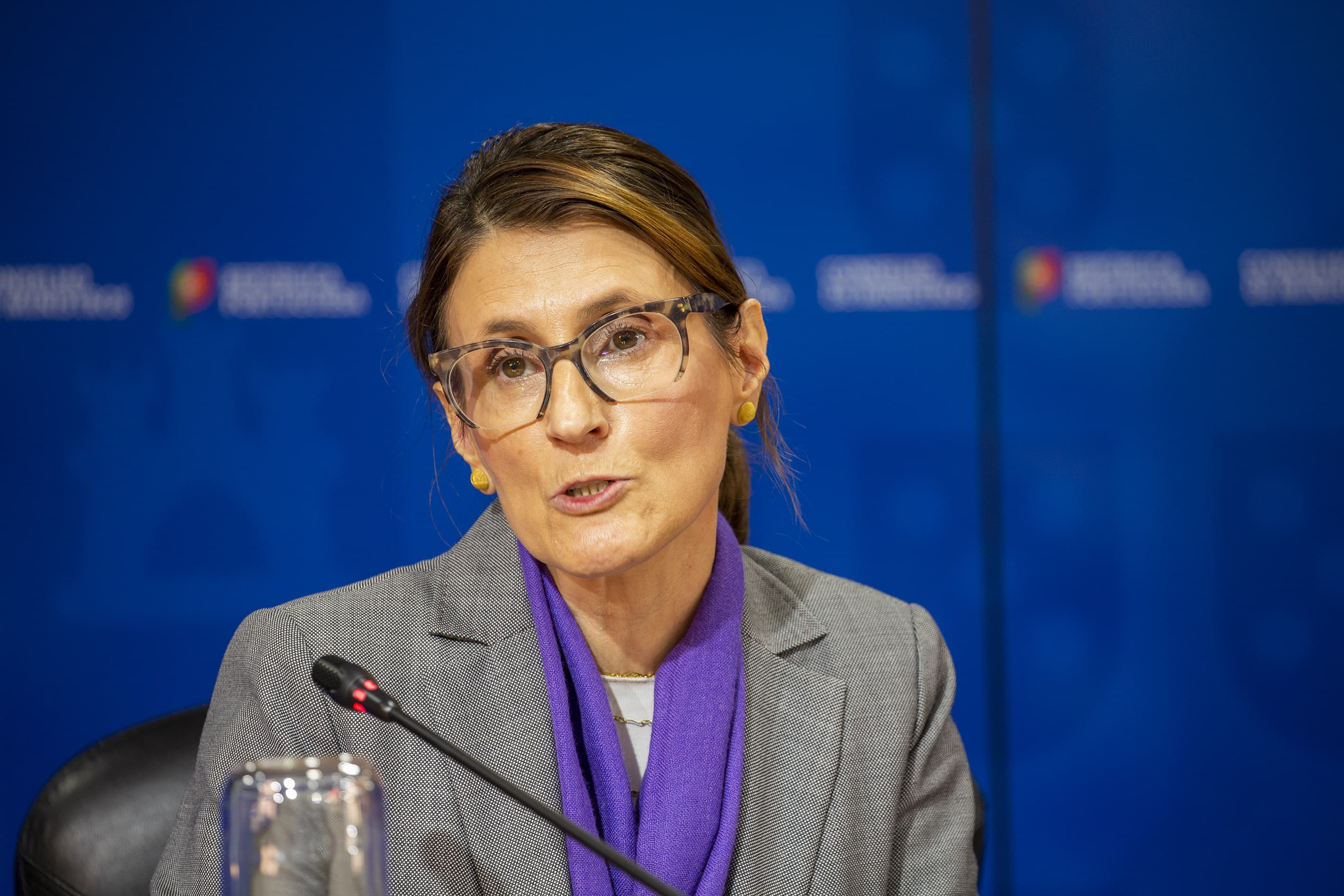 Secretária de Estado de Recursos Humanos e Antigos Combatentes, Catarina Sarmento Castro, na conferência de imprensa do Conselho de Ministros, Lisboa, 5 dezembro 2019