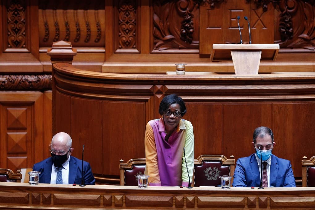 Ministra da Justiça, Francisca Van Dunem, no debate sobre as Propostas de Lei que concretizam a Estratégia Nacional Anticorrupção Assembleia da República, 25 junho 2021 (Foto: António Cotrim/Lusa)