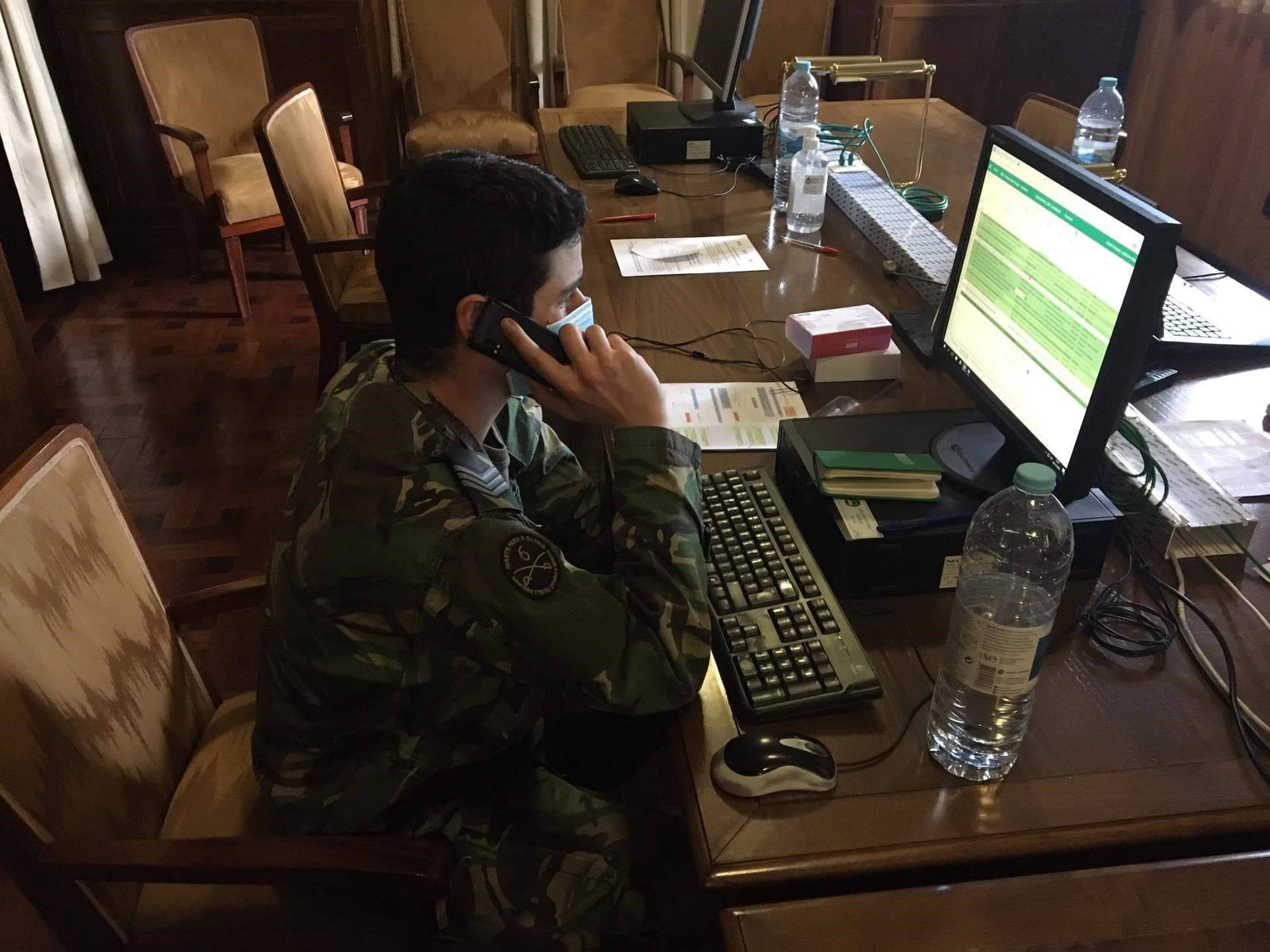 Militar participando em rastreios epidemiológicos (Foto: Exército Português)