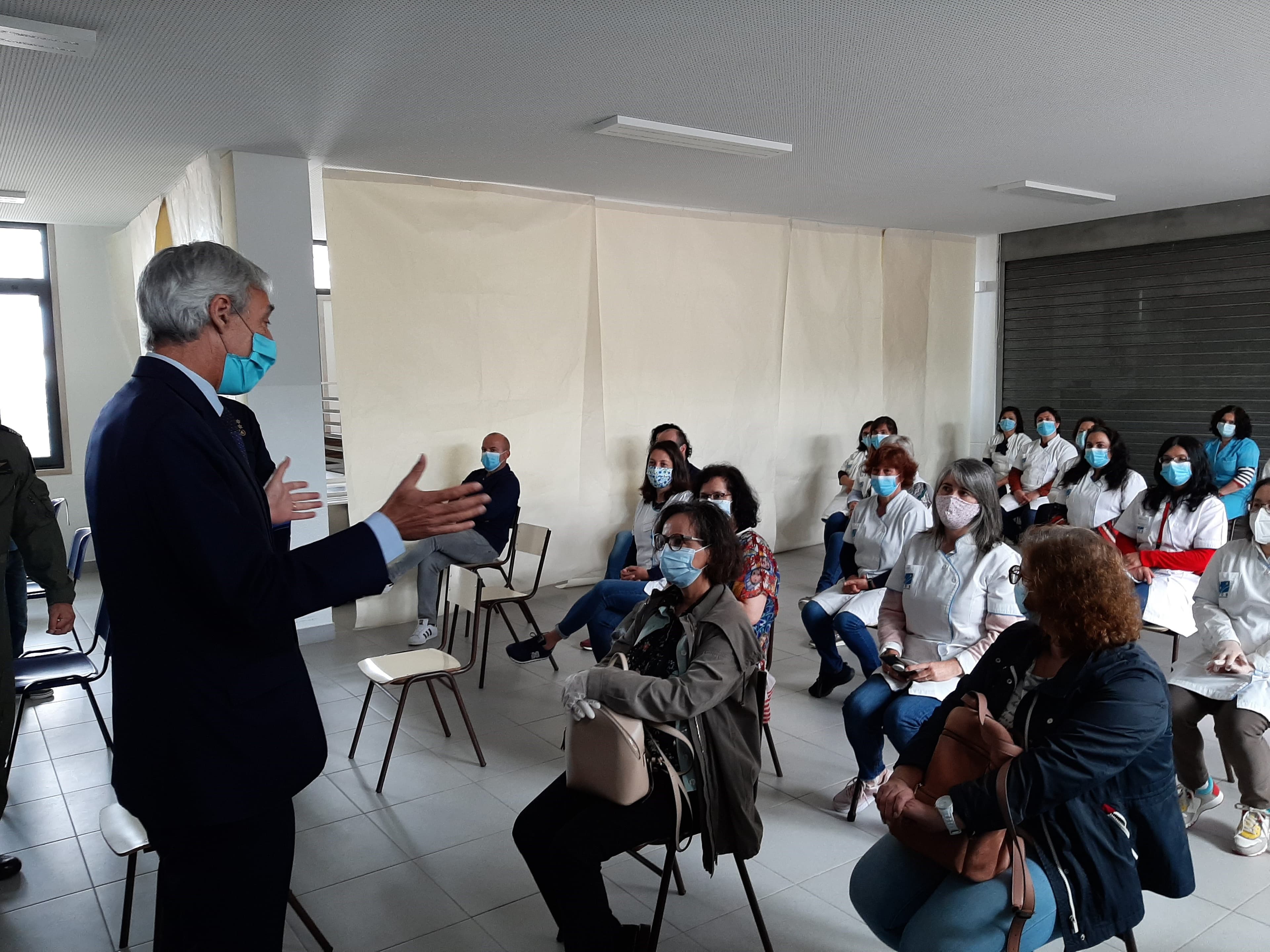 Ministro da Defesa Nacional, João Gomes Cravinho, acompanhando ação de formação de desinfeção e limpeza numa escola em Ovar, Ovar, 8 maio 2020