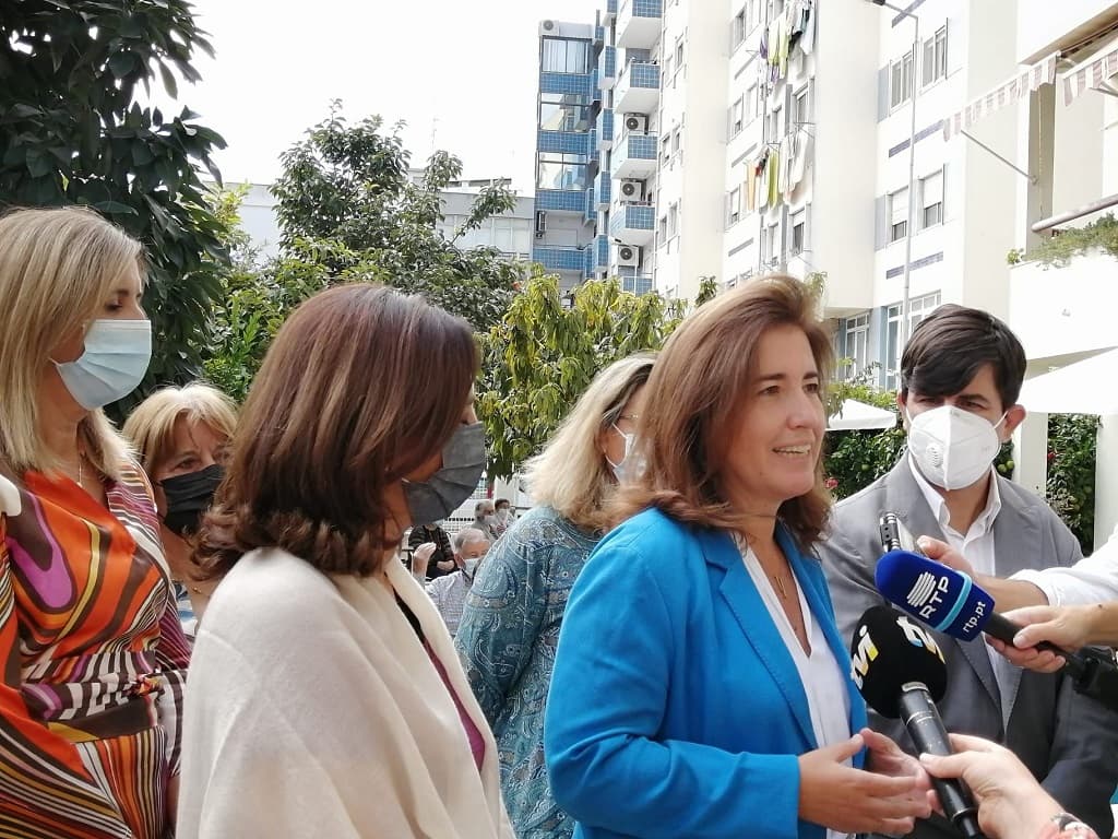 Ministra do Trabalho, Solidariedade e Segurança Social, Ana Mendes Godinho, após apresentação do programa «Recupera» para os próximos seis meses, Almada, 1 outubro 2021
