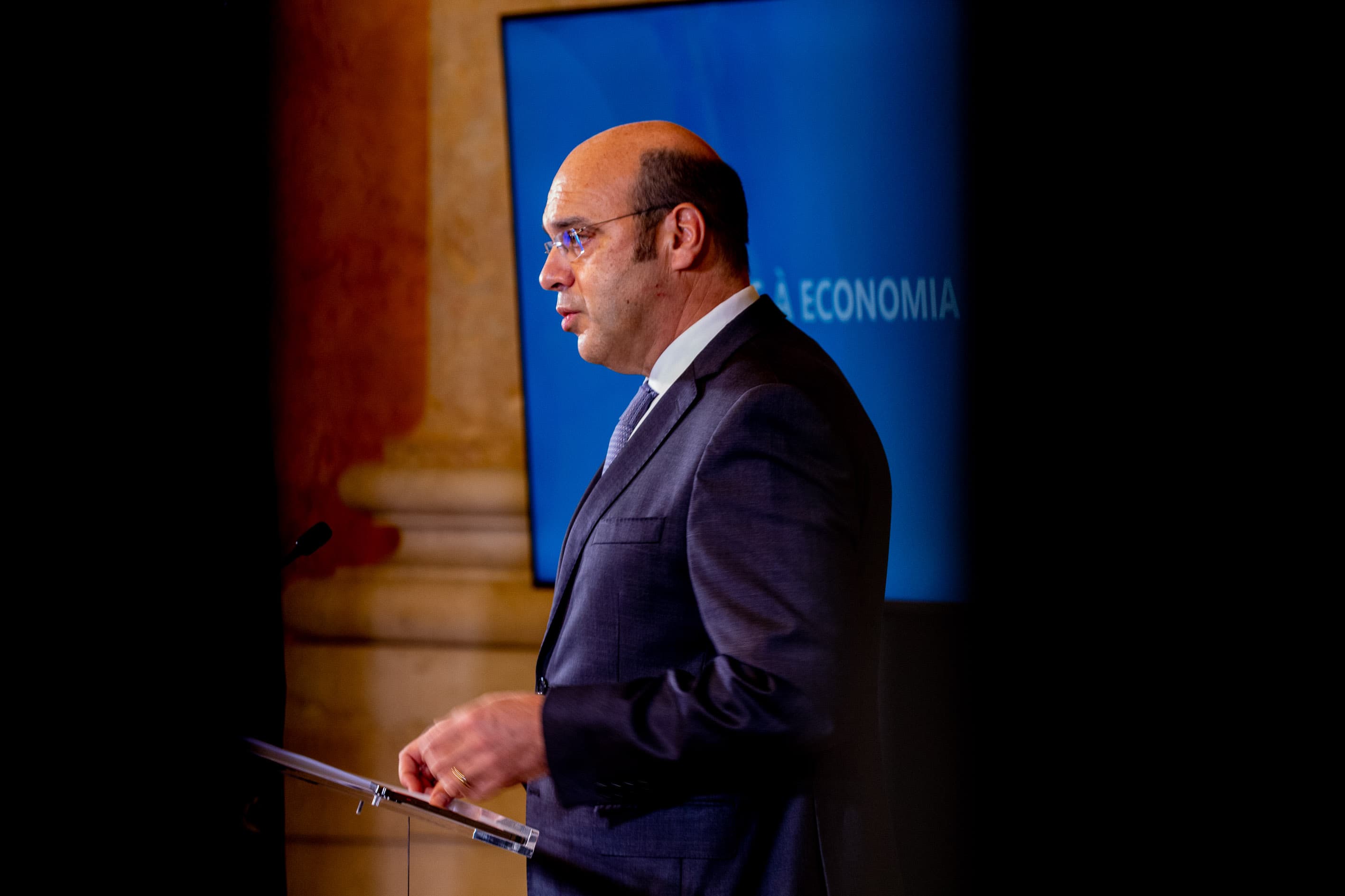 Ministro de Estado, da Economia e da Transição Digital, Pedro Siza Vieira, na conferência de imprensa de apresentação do novo pacote de medidas de apoio às empresas, Lisboa, 10 dezembro 2020 (Foto: João Bica)