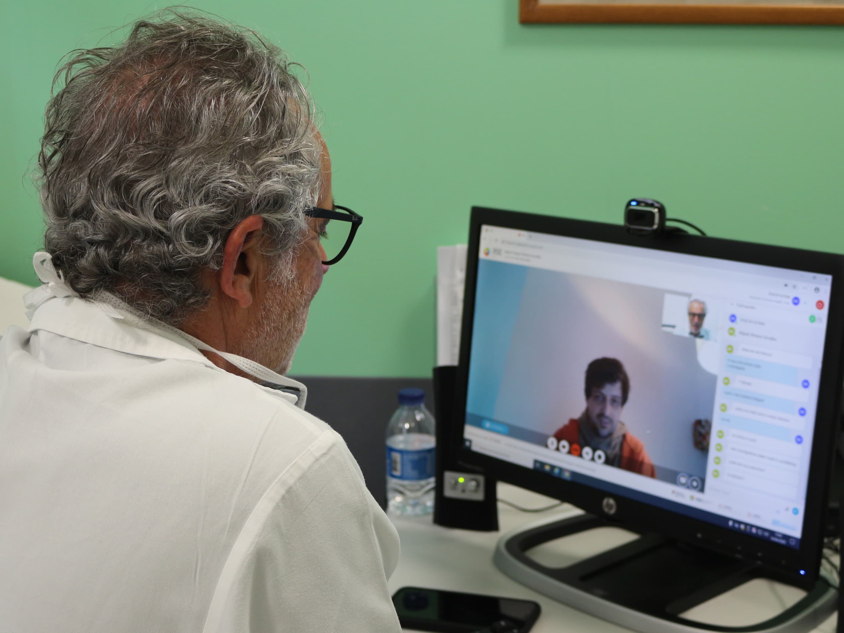 Consulta de medicina geral e familiar por meios digitais