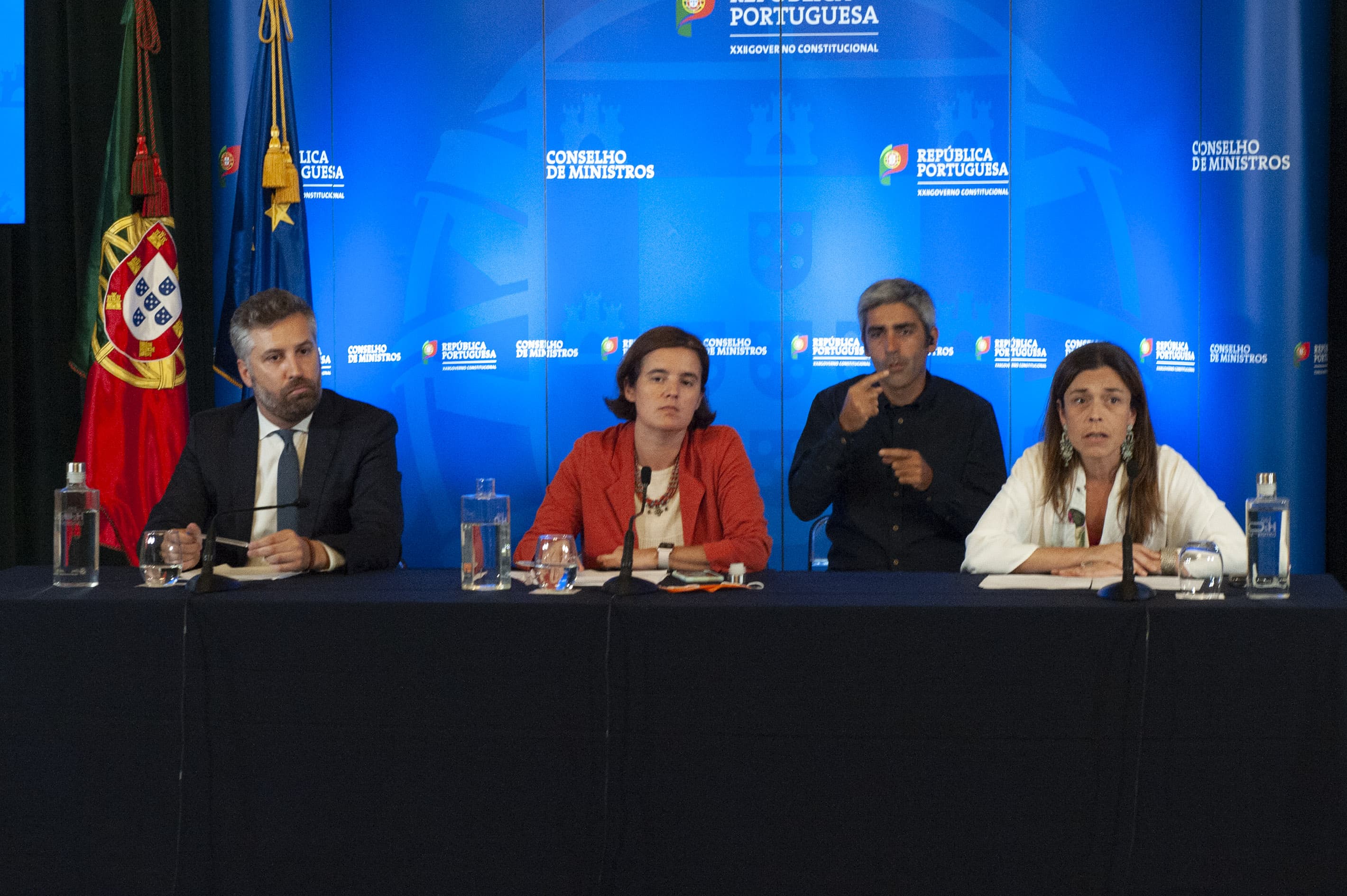 Ministra de Estado e da Presidência, Ministro da Infraestruturas e da Habitação e Secretária de Estado da Habitação na conferência de imprensa após Conselho de Ministros, Lisboa, 17 setembro 2020 (Foto: João Bica)